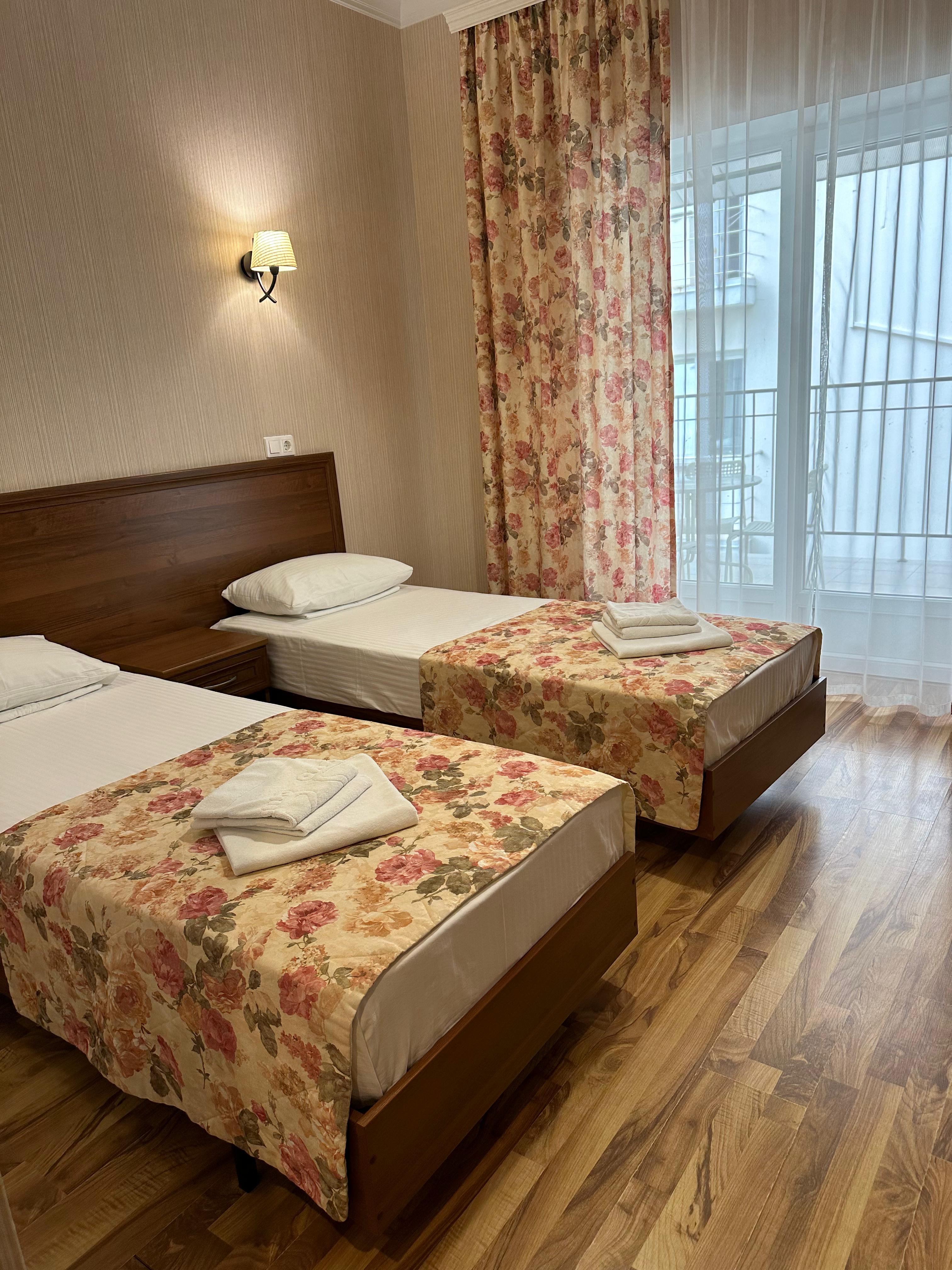 Двухместный номер с большим балконом на внутренний двор