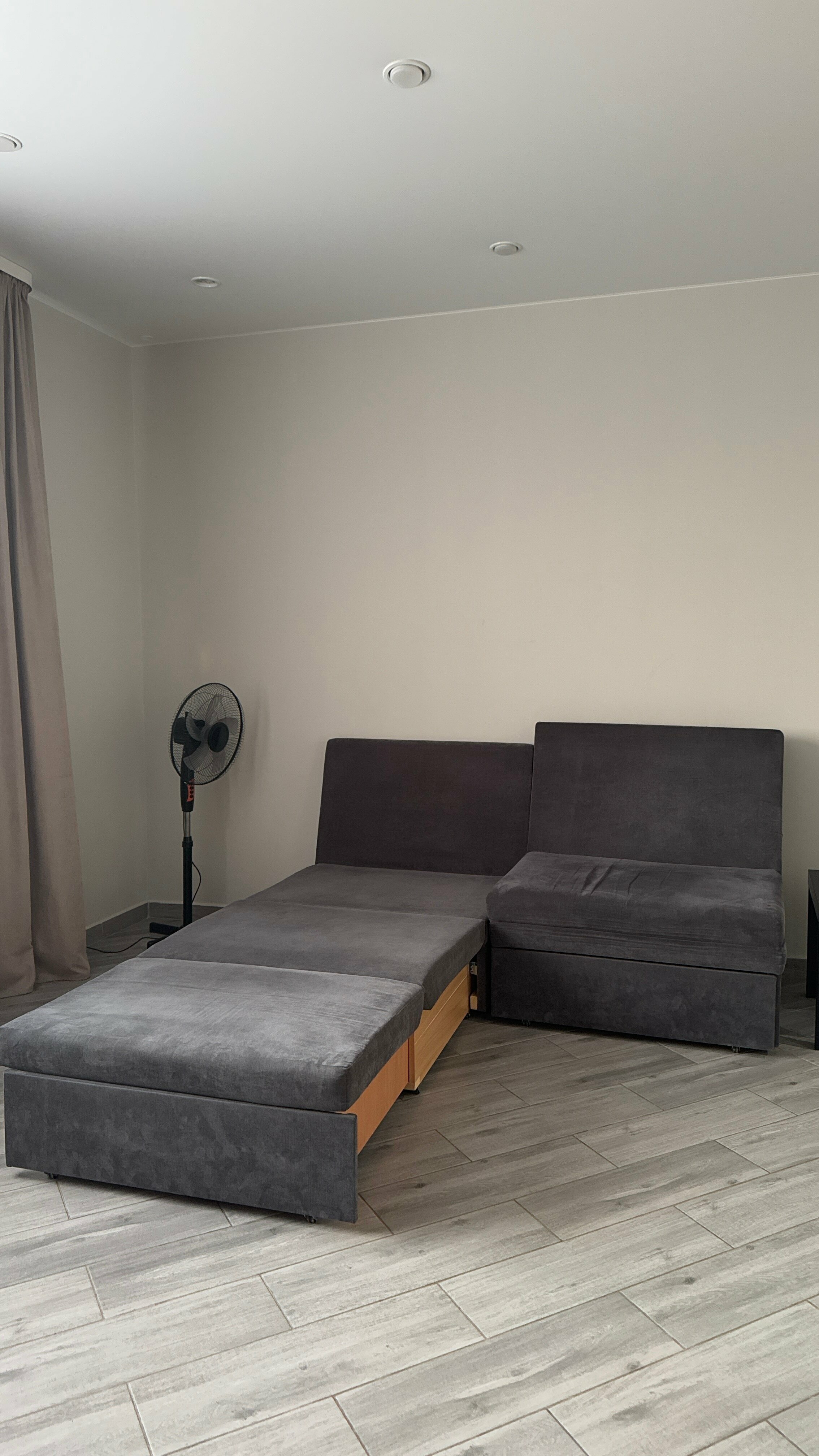 Четырехместный номер, с изолированной спальней, с кухней, удобствами в номере.