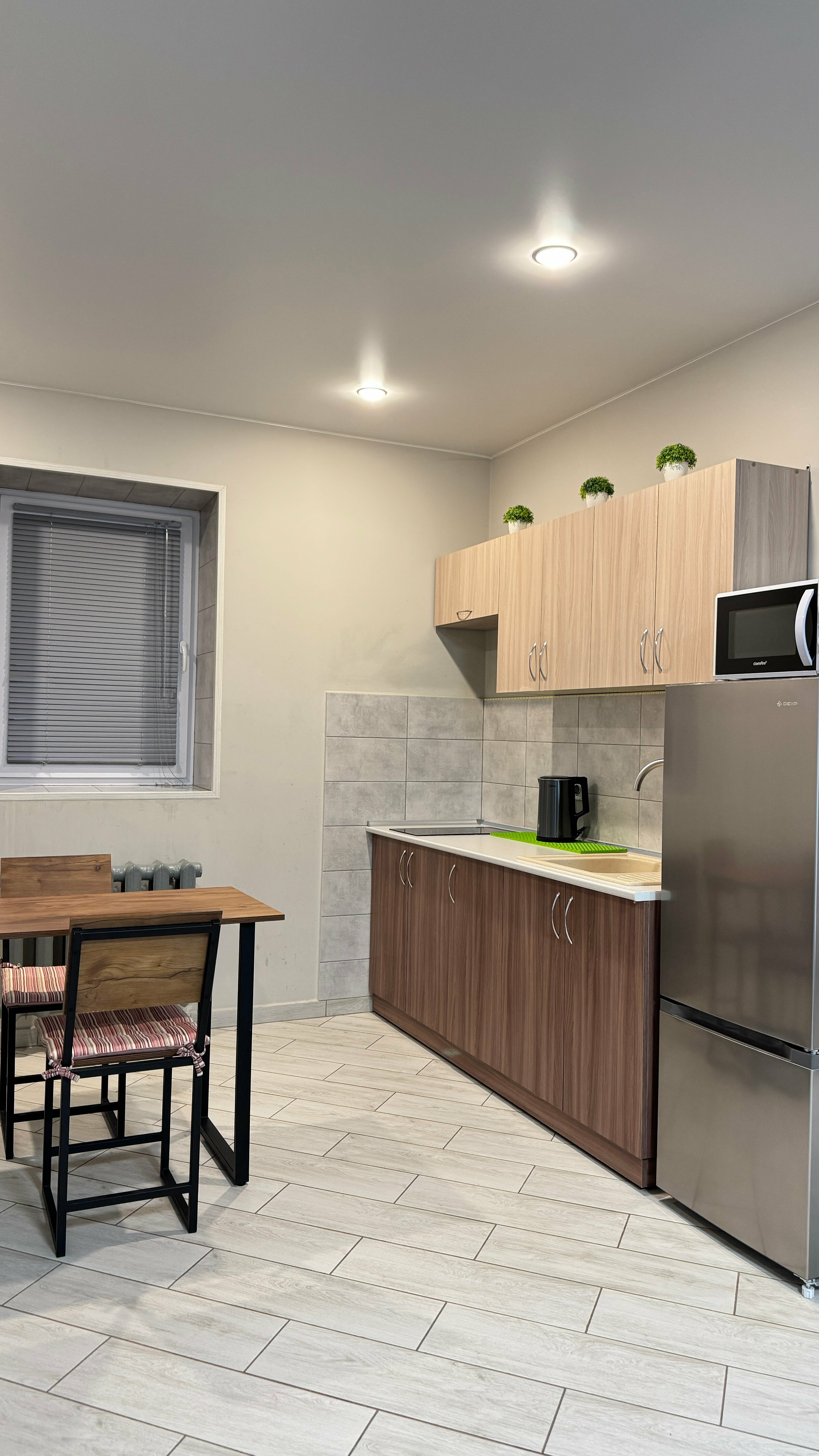 Четырехместный номер с кухней и удобствами в номере.