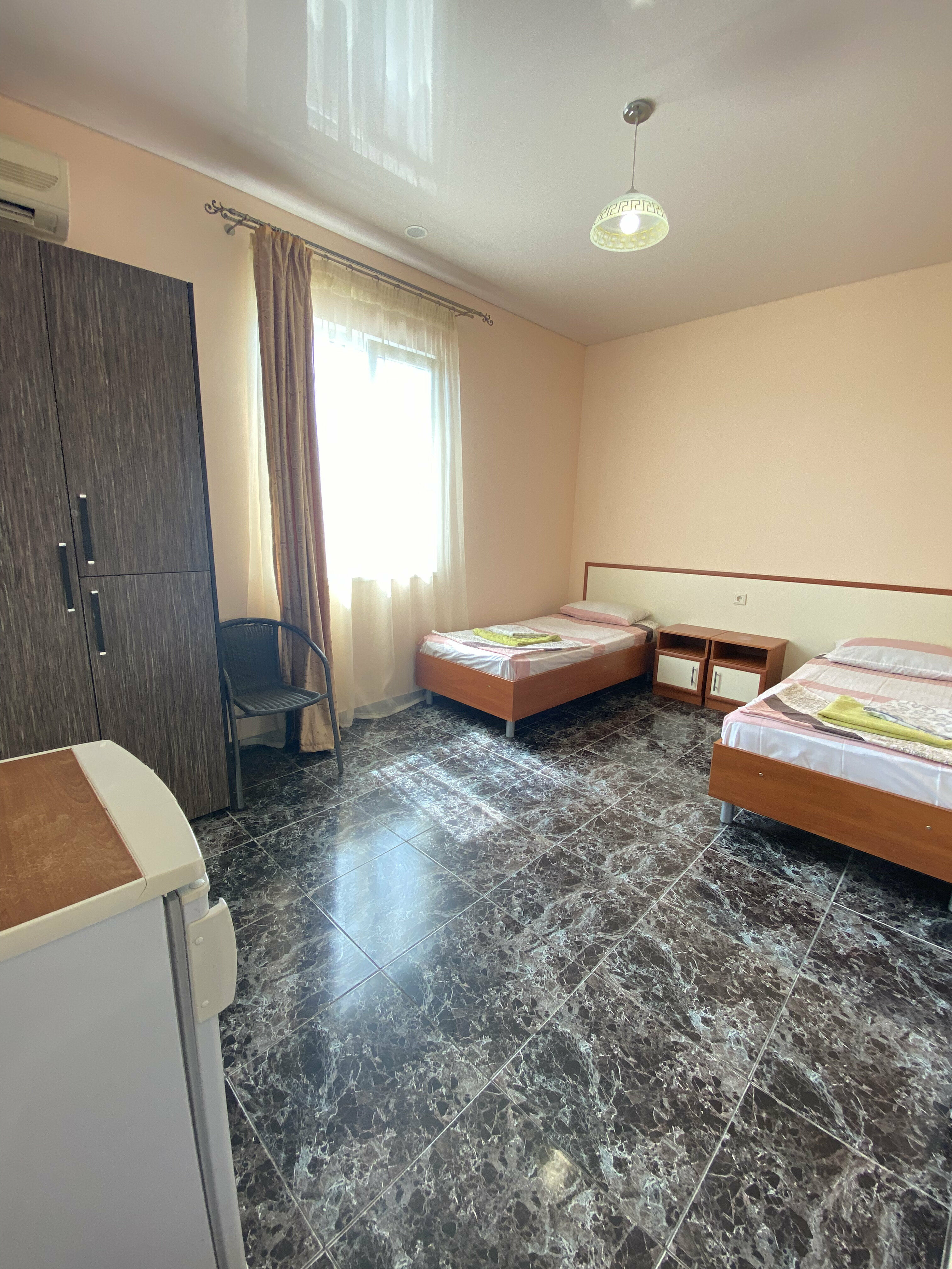Двухкомнатный 4-х местный семейный номер ( + диван кровать )