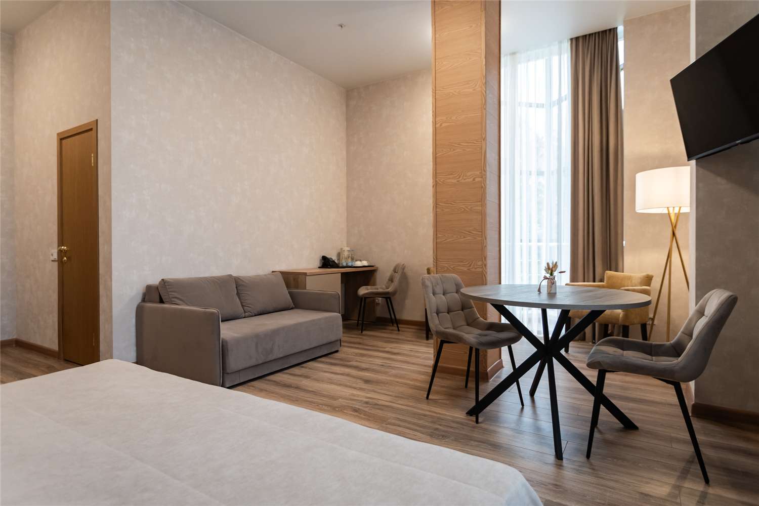 Джуниор Сют