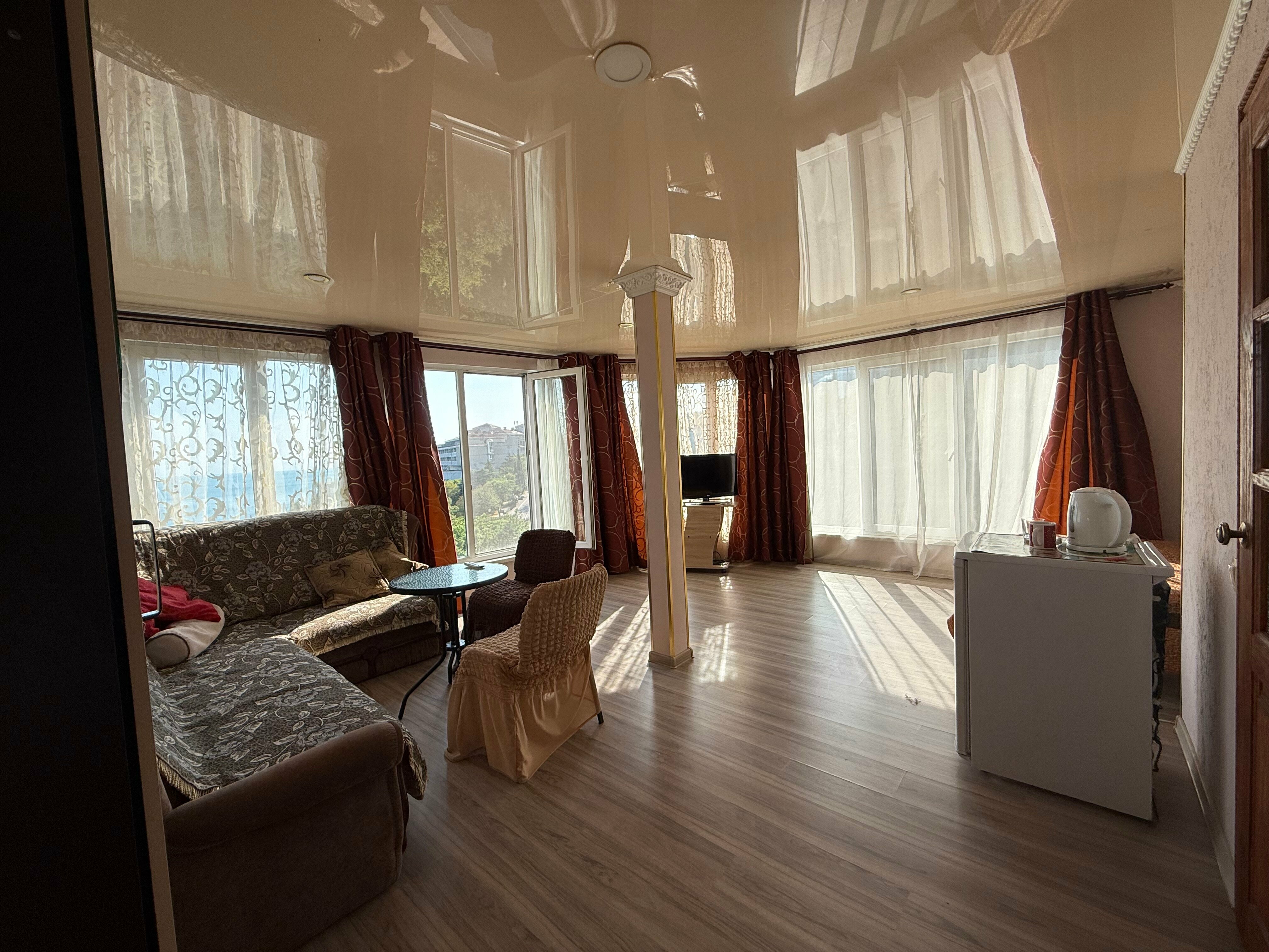 Трехместный номер с видом на море