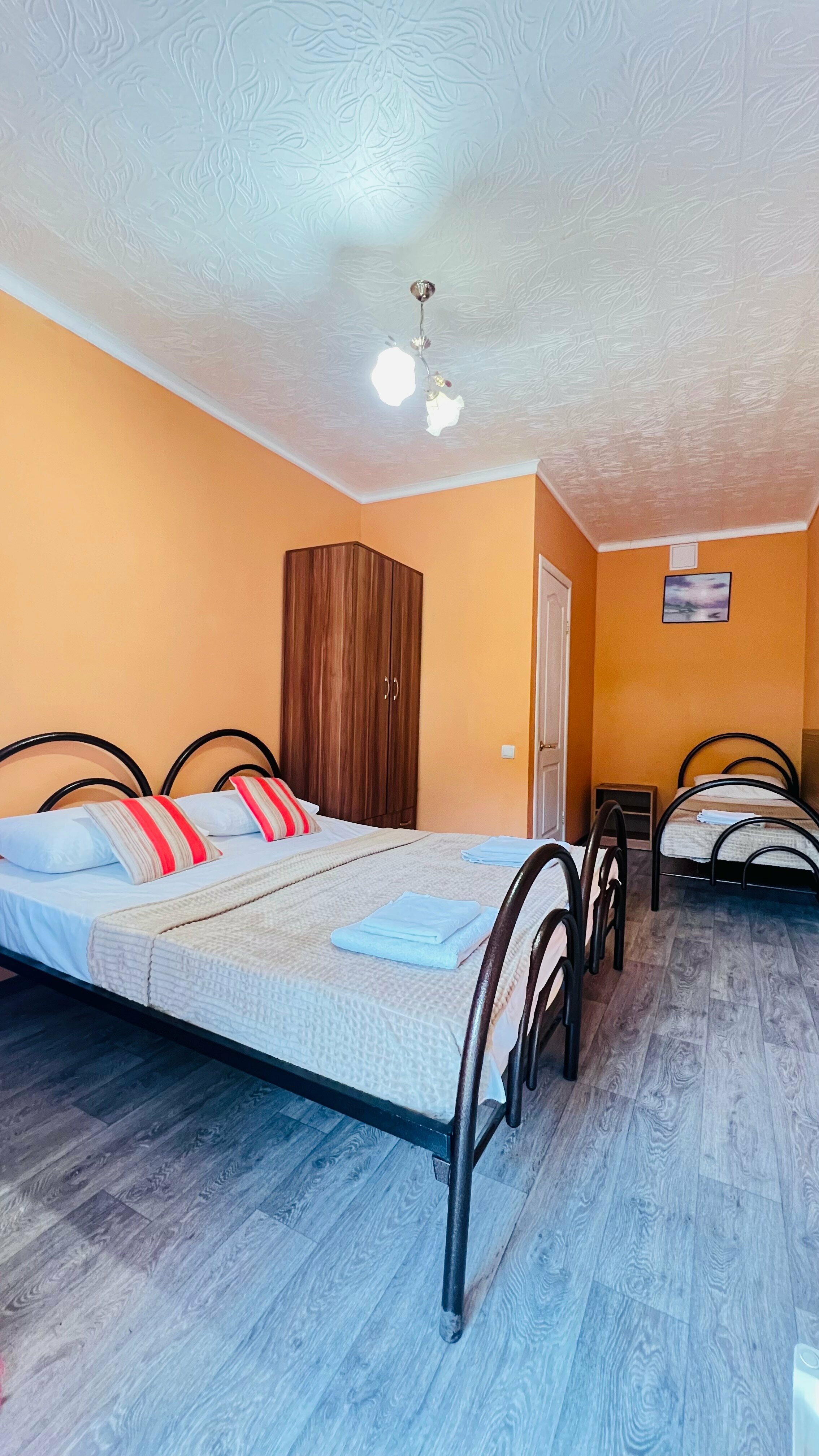 Трехместный номер с террасой видом на горы №14