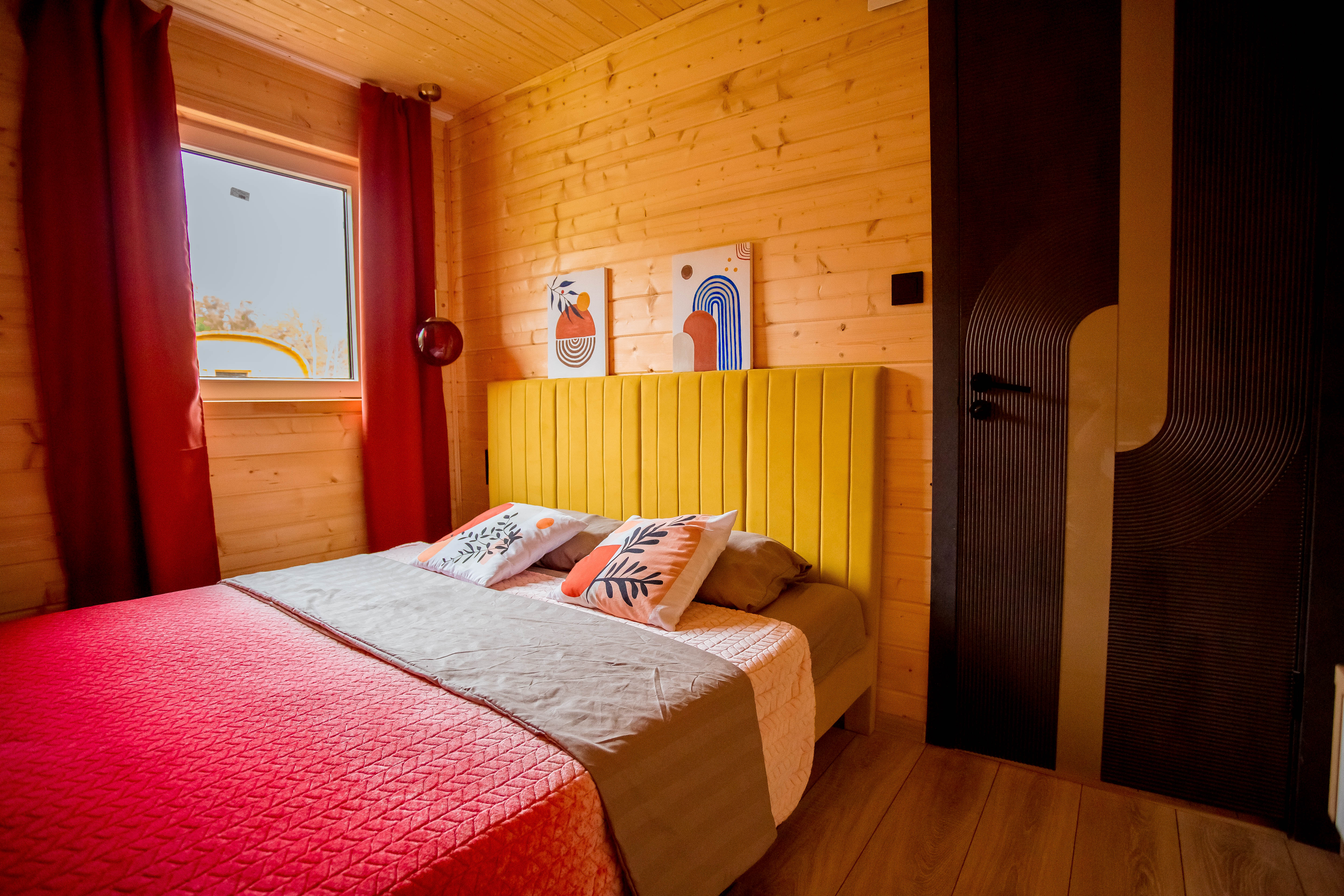 Дом с видом на лес и залив