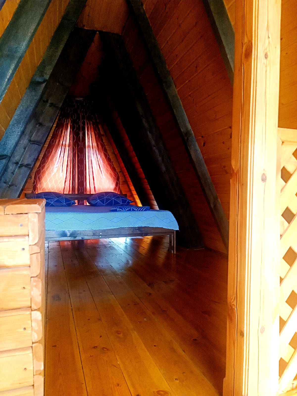 Двухуровневый четырехместный номер