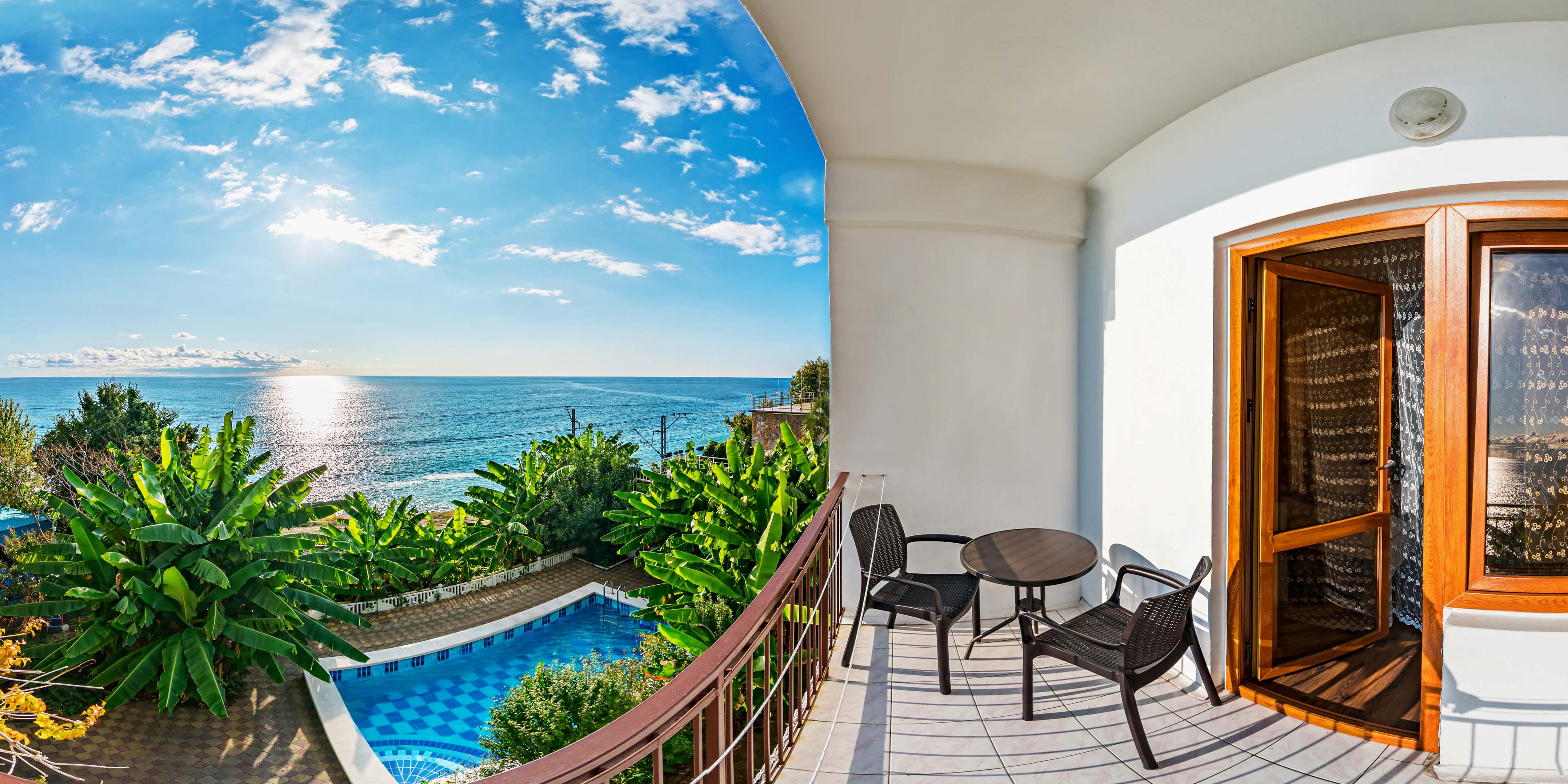 Четырехместный номер с балконом