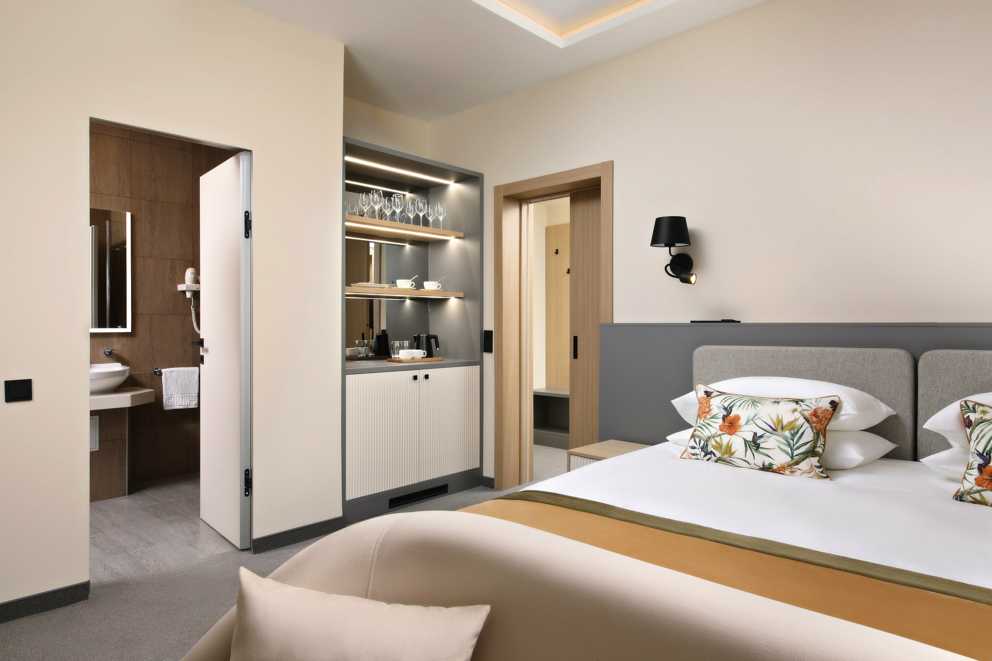 Джуниор сьют