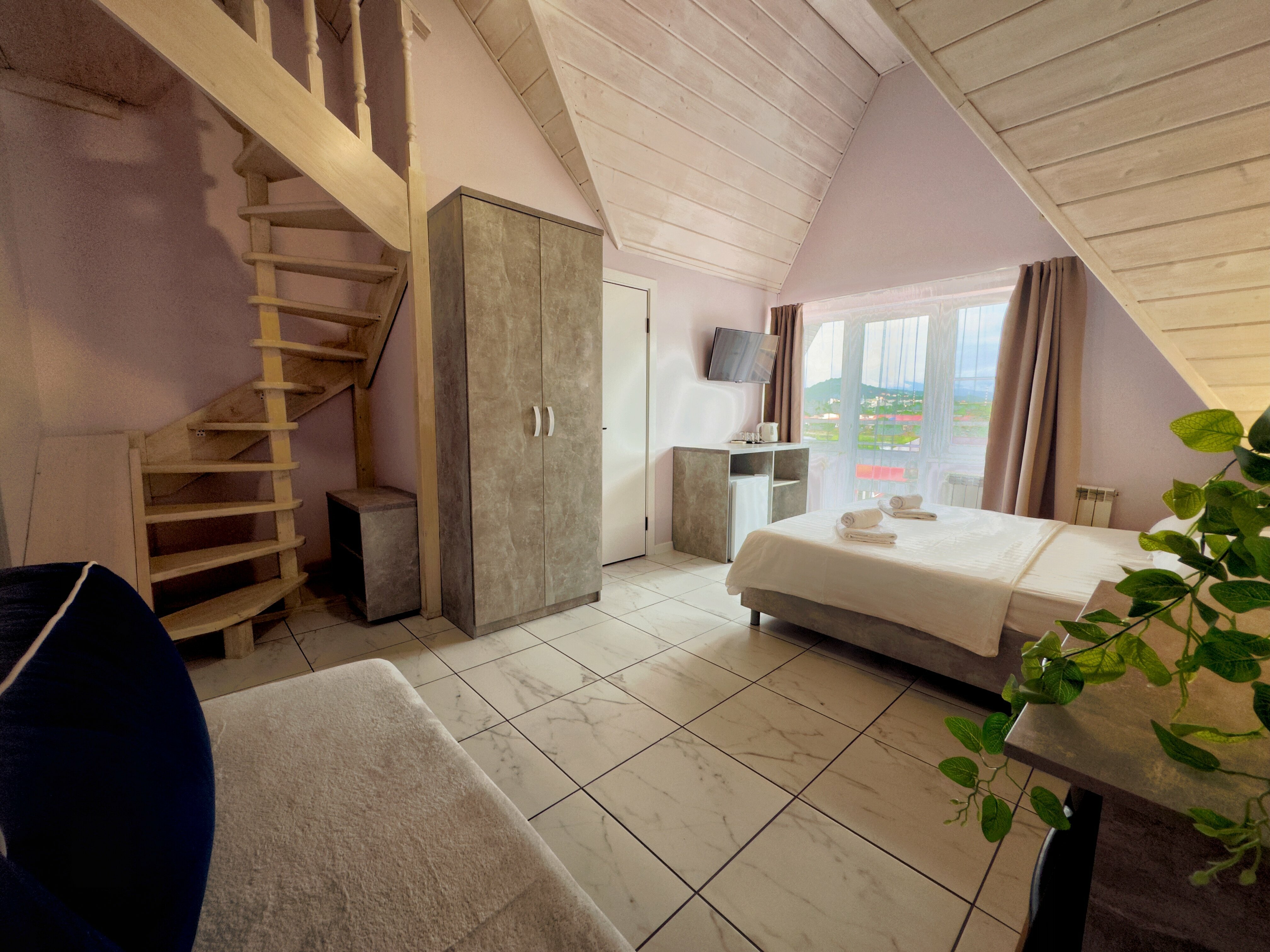 Двухъуровневый сьют с балконом