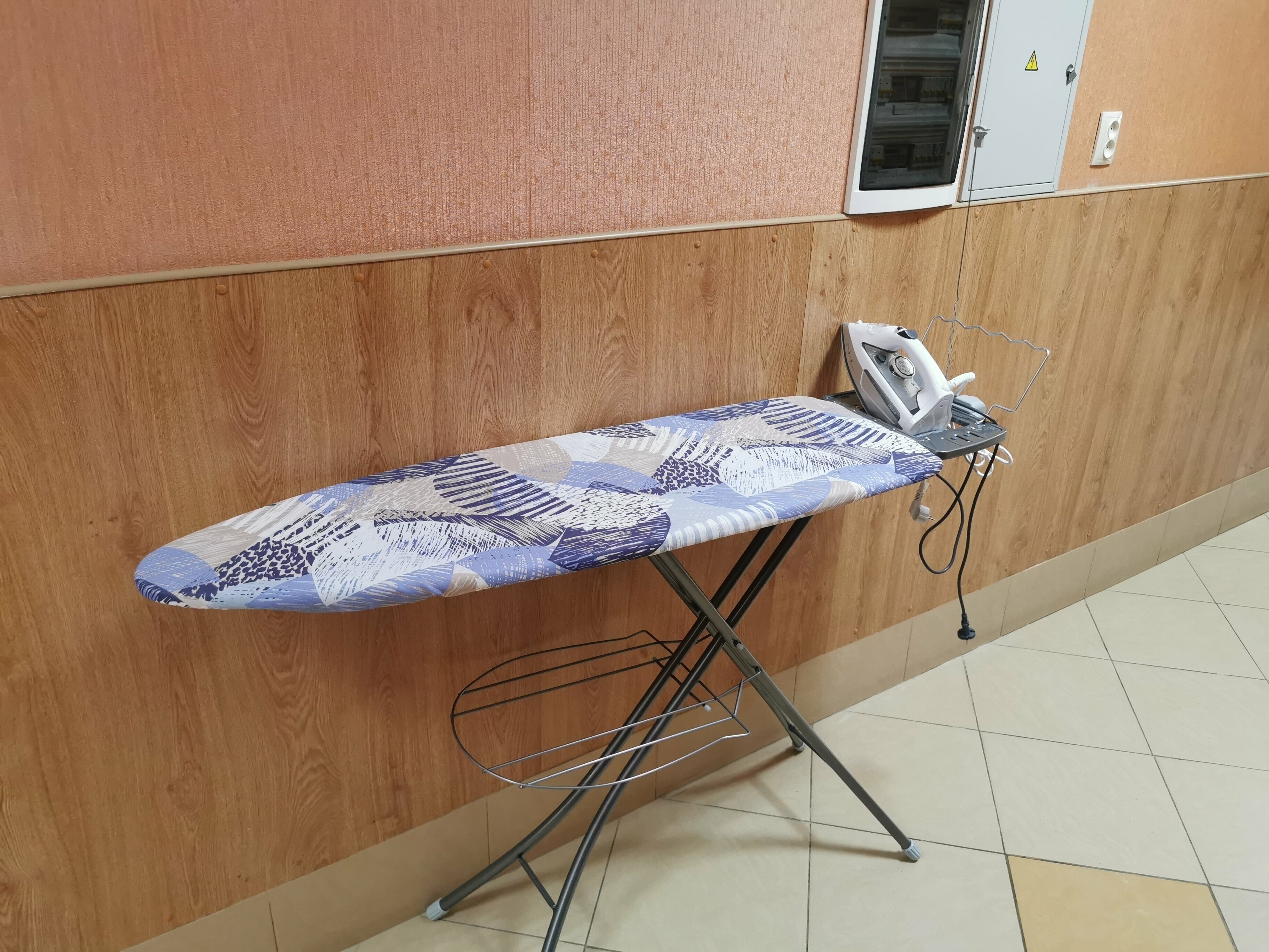 Нижняя койка в 6-местном женском номере