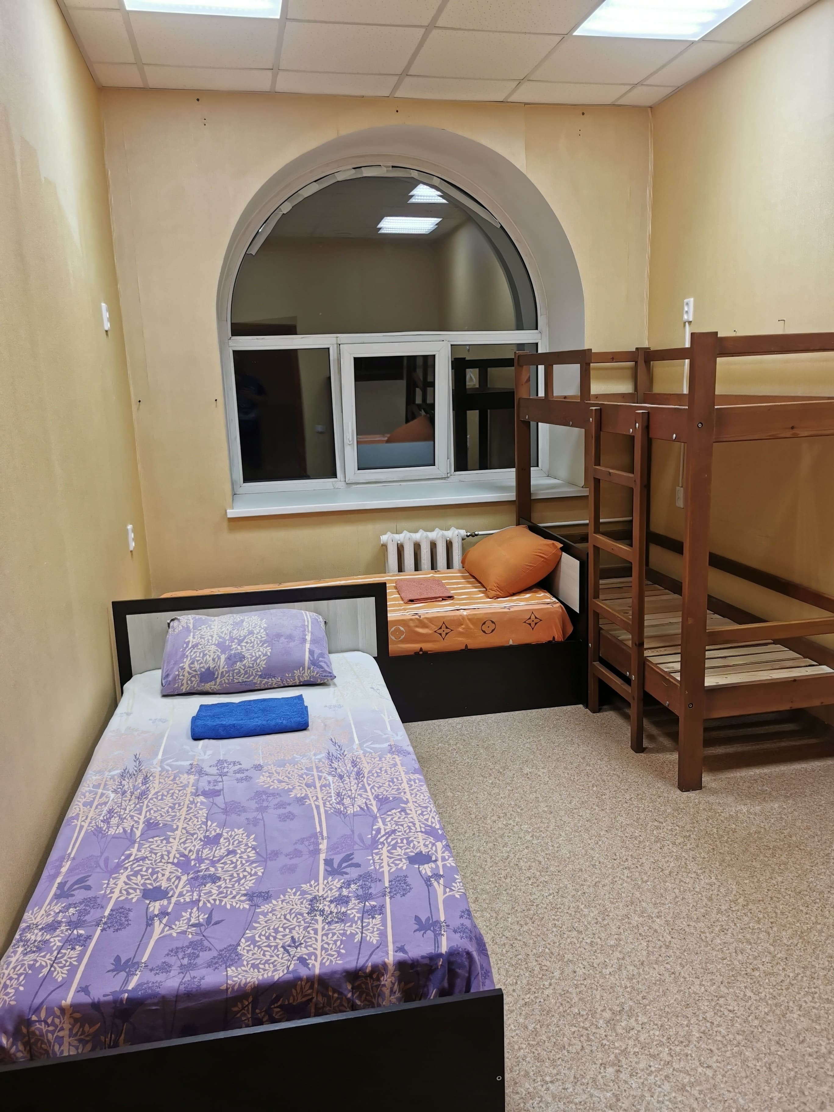 Верхняя койка в 6-местном мужском номере