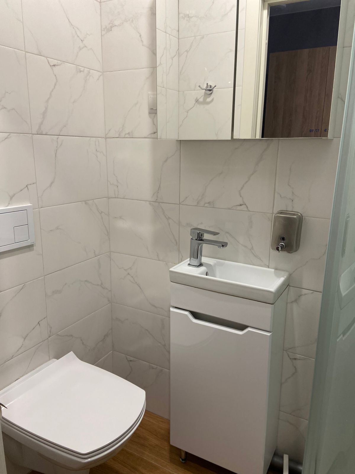 Спальное место на двухъярусной кровати в общем номере для женщин