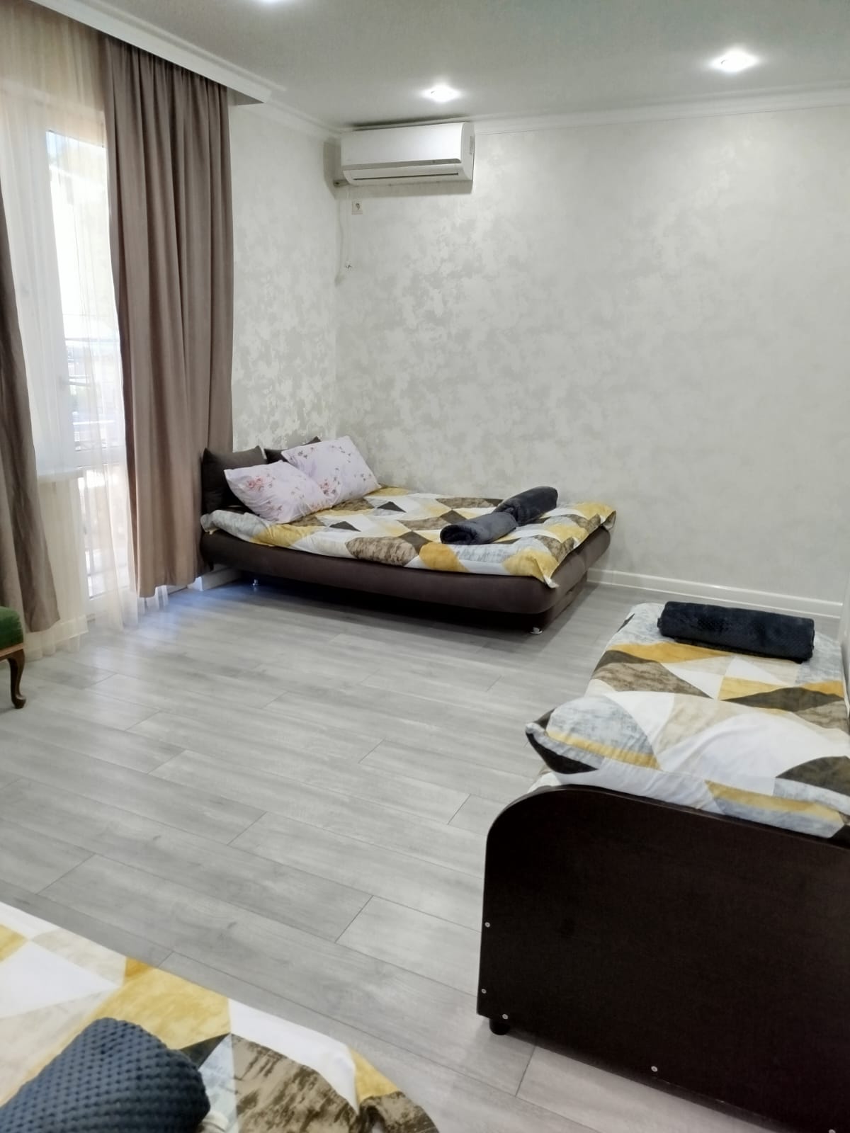 Семейный номер с боковым видом на море