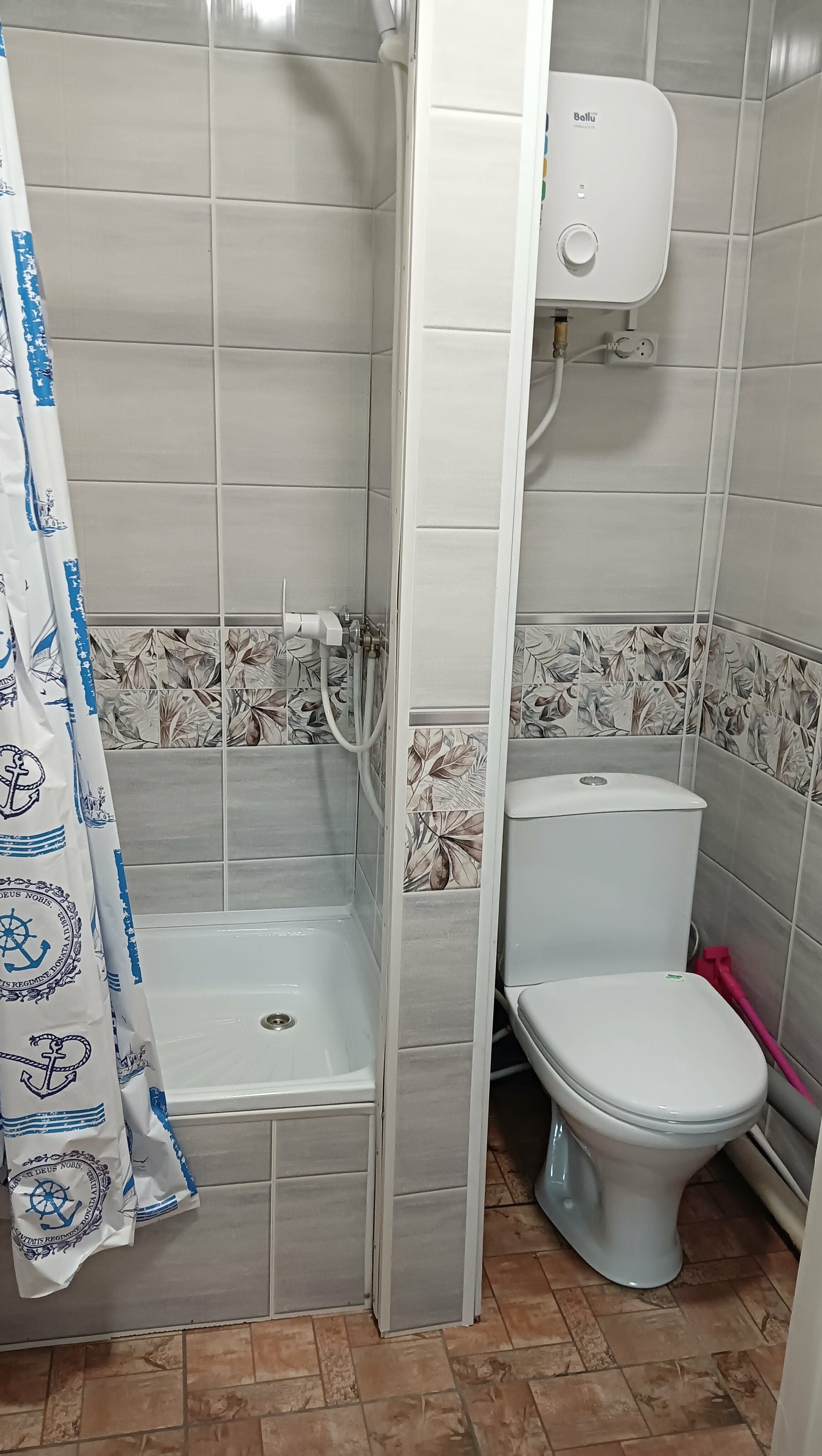 Трехместный номер «Комфорт» с душем