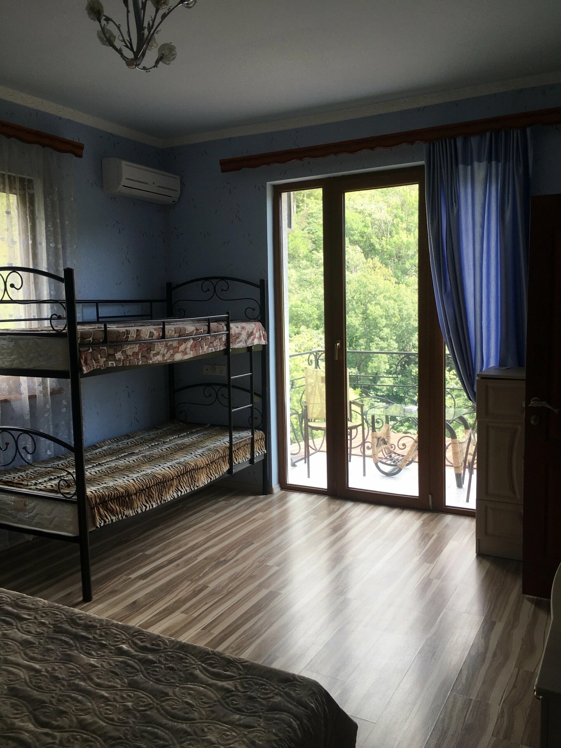 Cемейный номер с собственной ванной комнатой