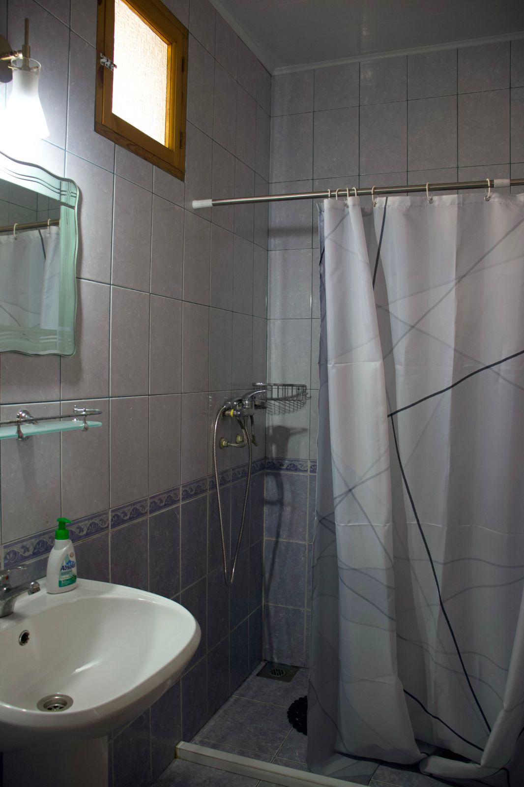 Трехместный номер с основными удобствами