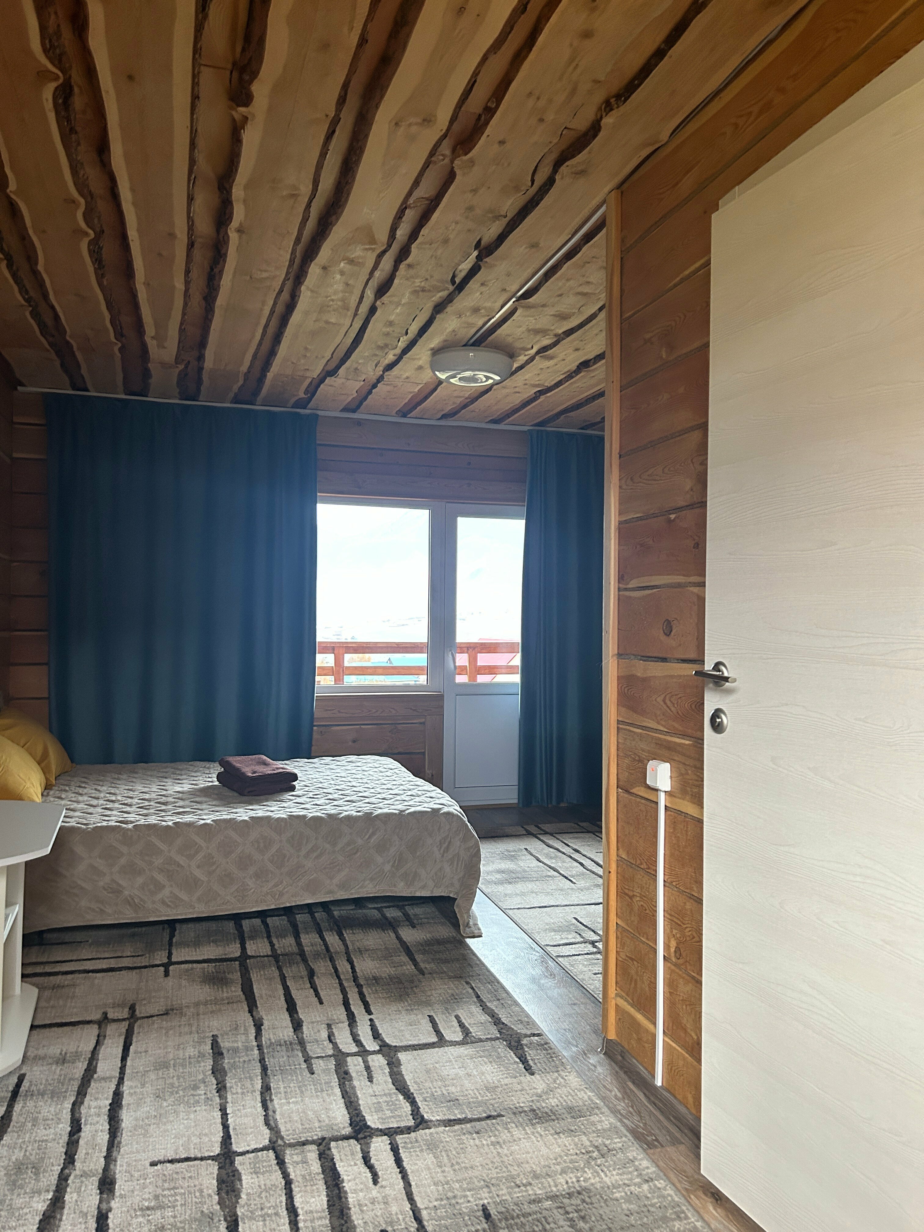 Семейный номер с видом на горы