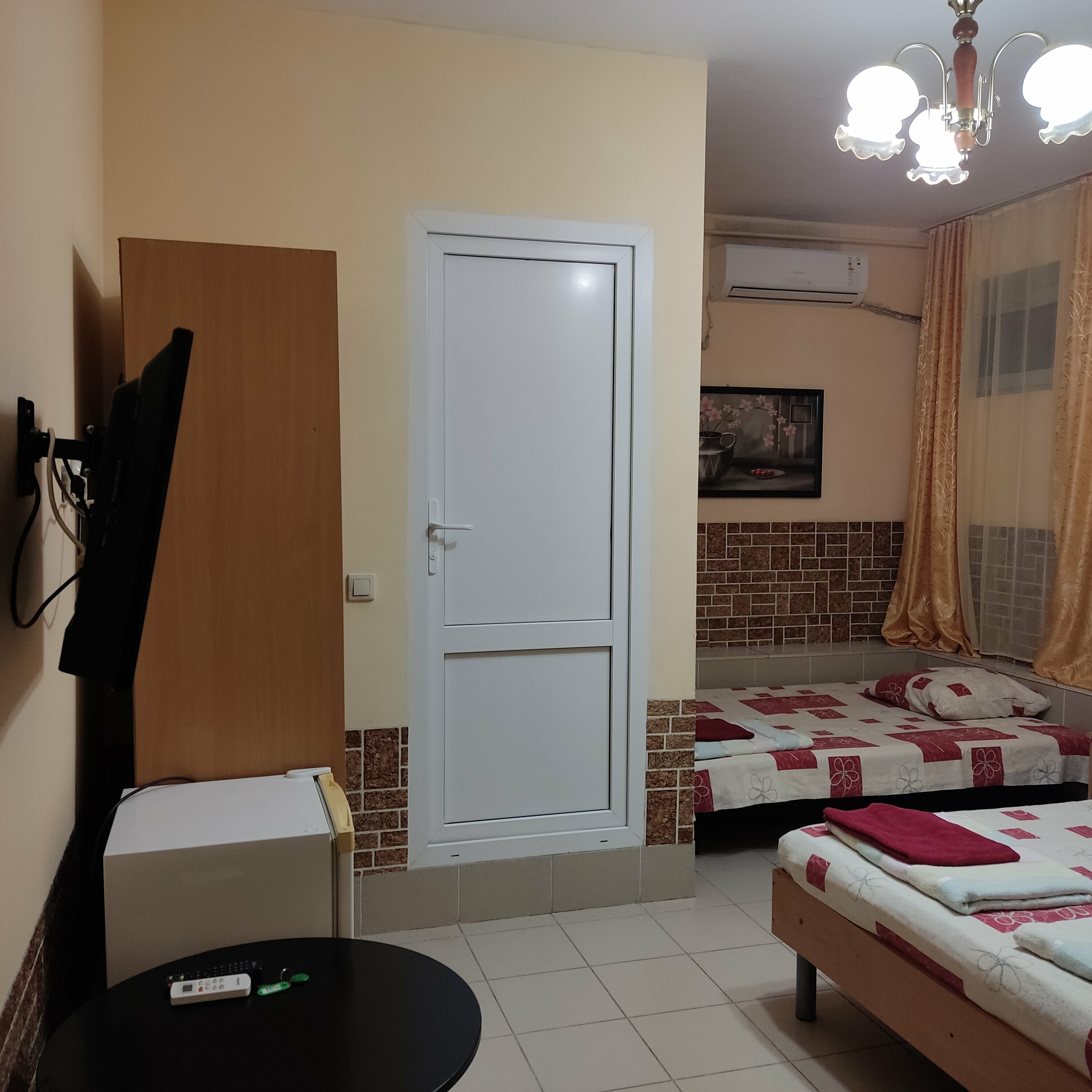 Трехместный номер эконом-класса (Цокольный этаж)