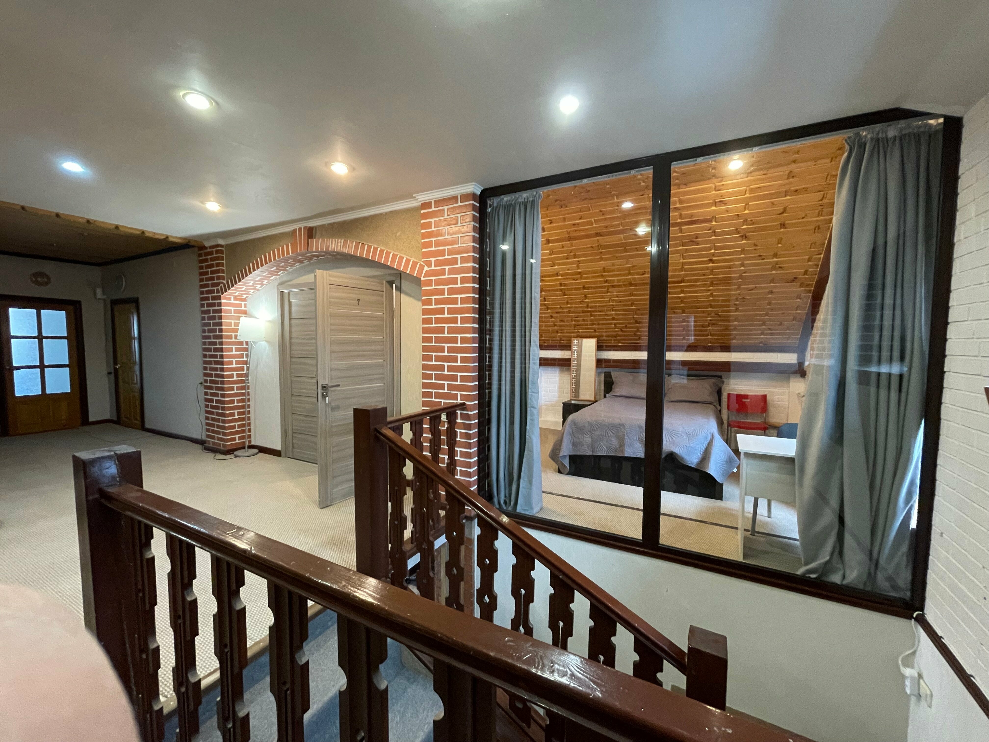 Трехместный номер с собственной ванной комнатой