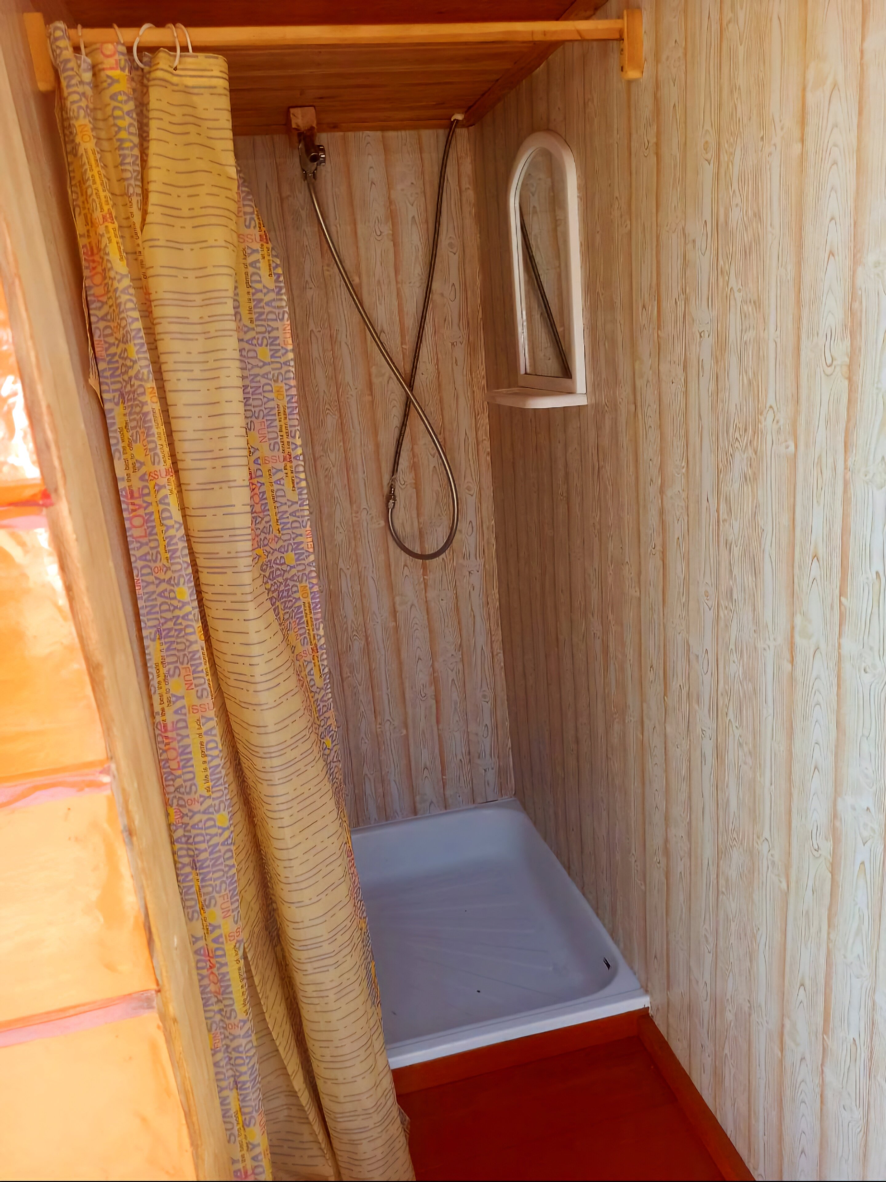 Комната в эко-домике с общим туалетом и душем