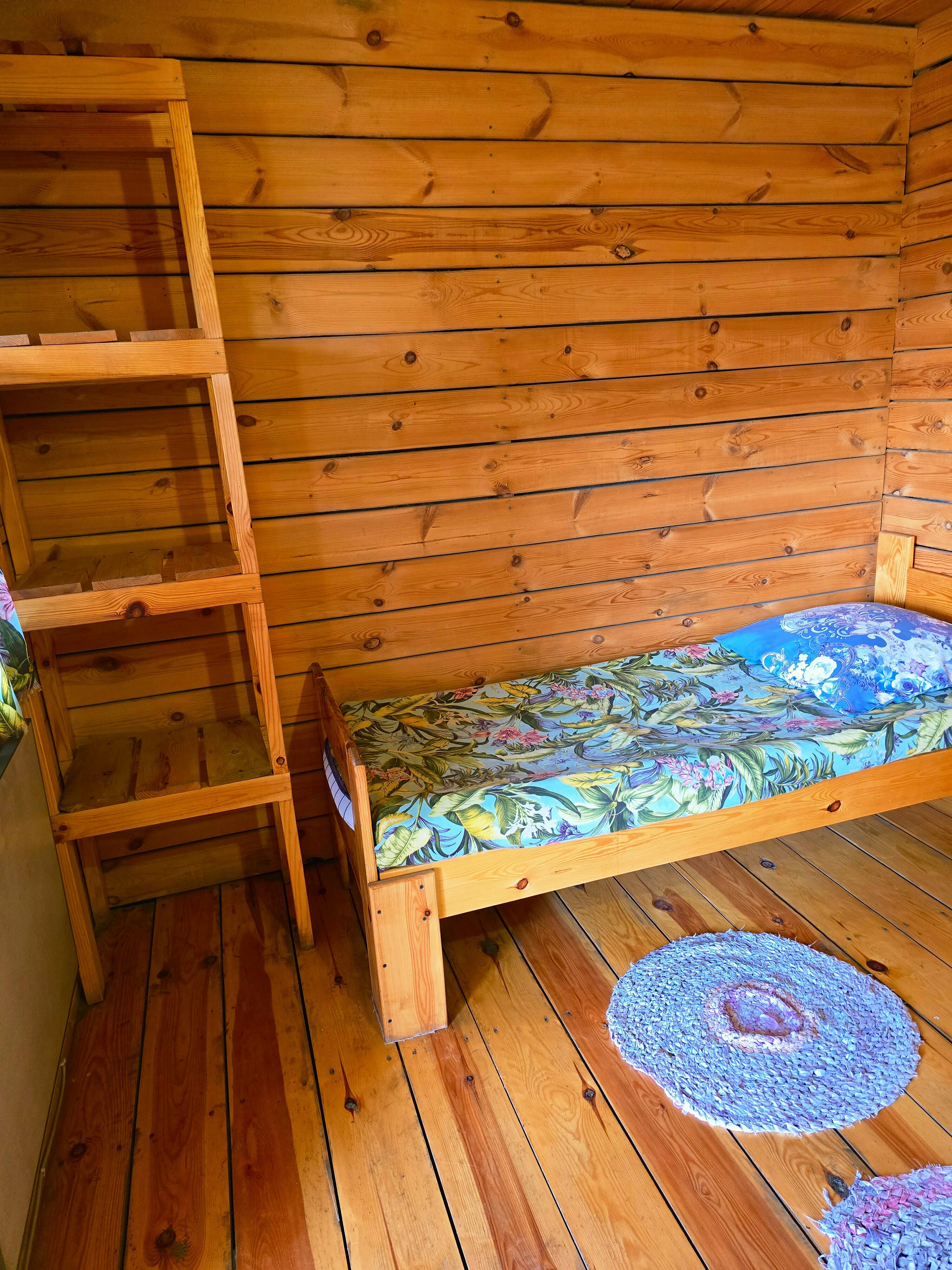 Комната в эко-домике с общим туалетом и душем