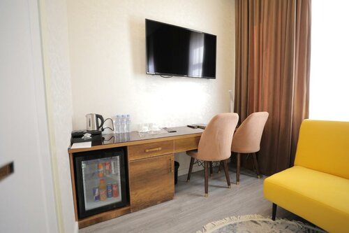 Номер улучшенный с 3 односпальными кроватями в MaxWell Hotel & SPA