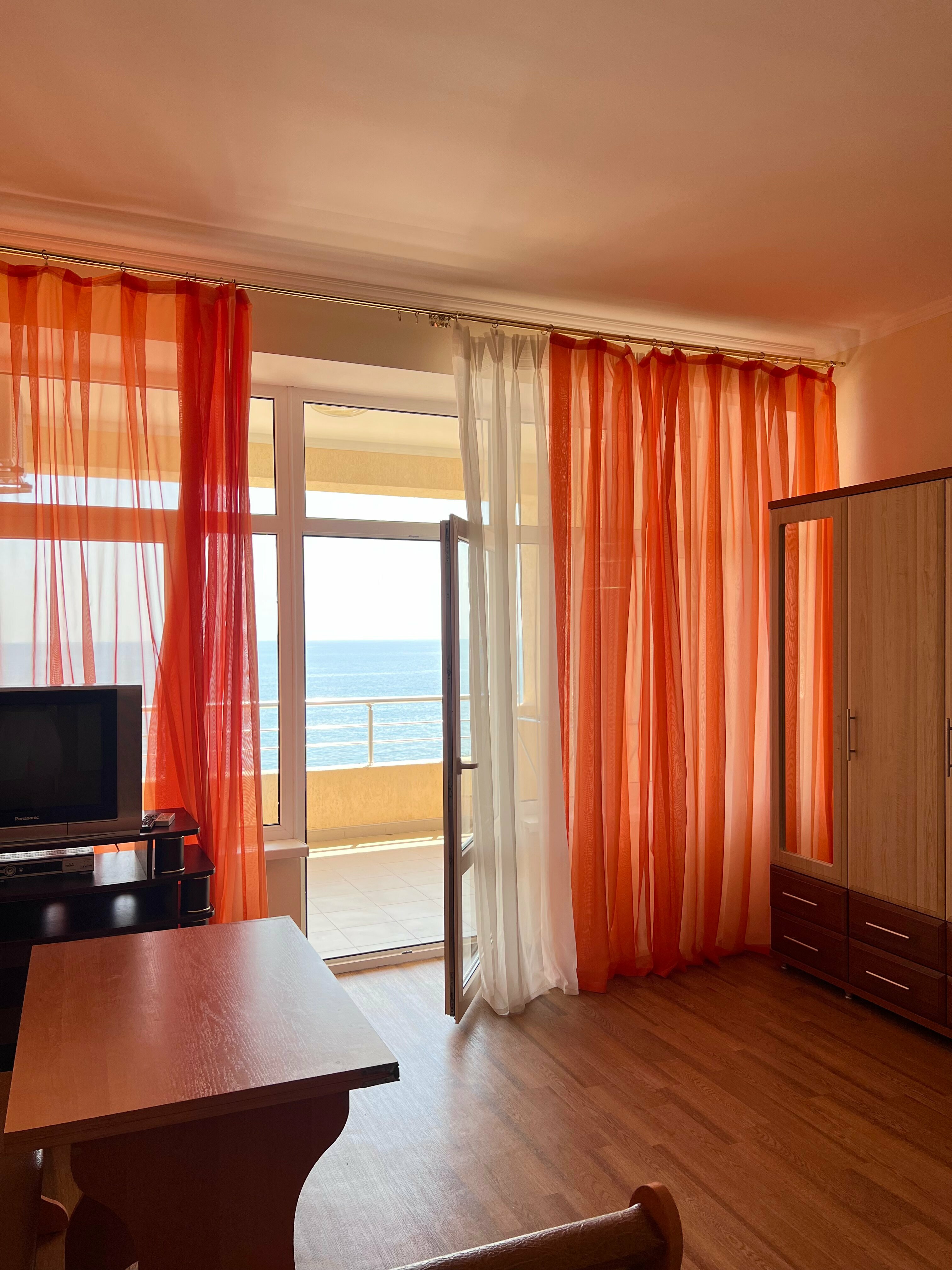 Улучшенный трехместный номер с видом на море