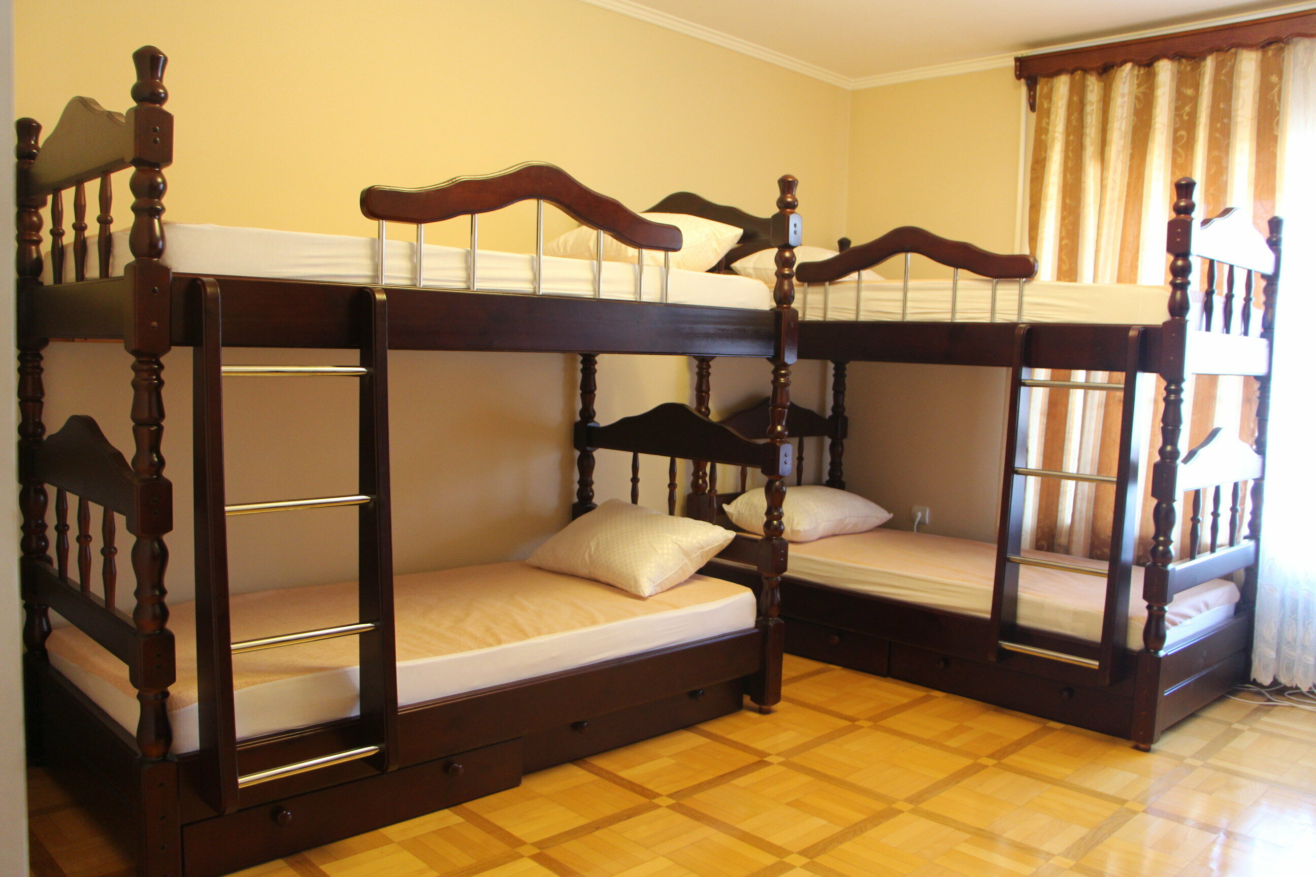 Общий номер для мужчин с 6 кроватями