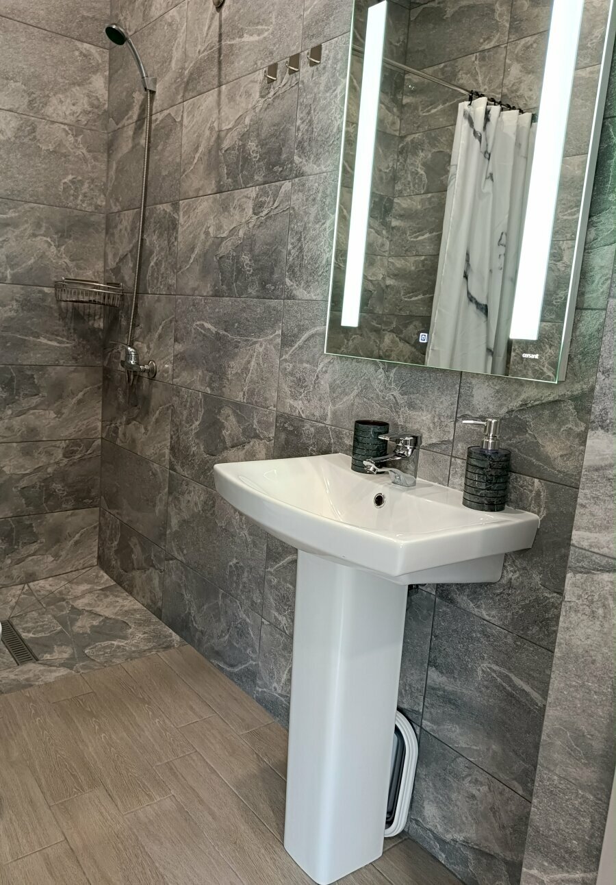 Четырехместный номер с выходом во двор