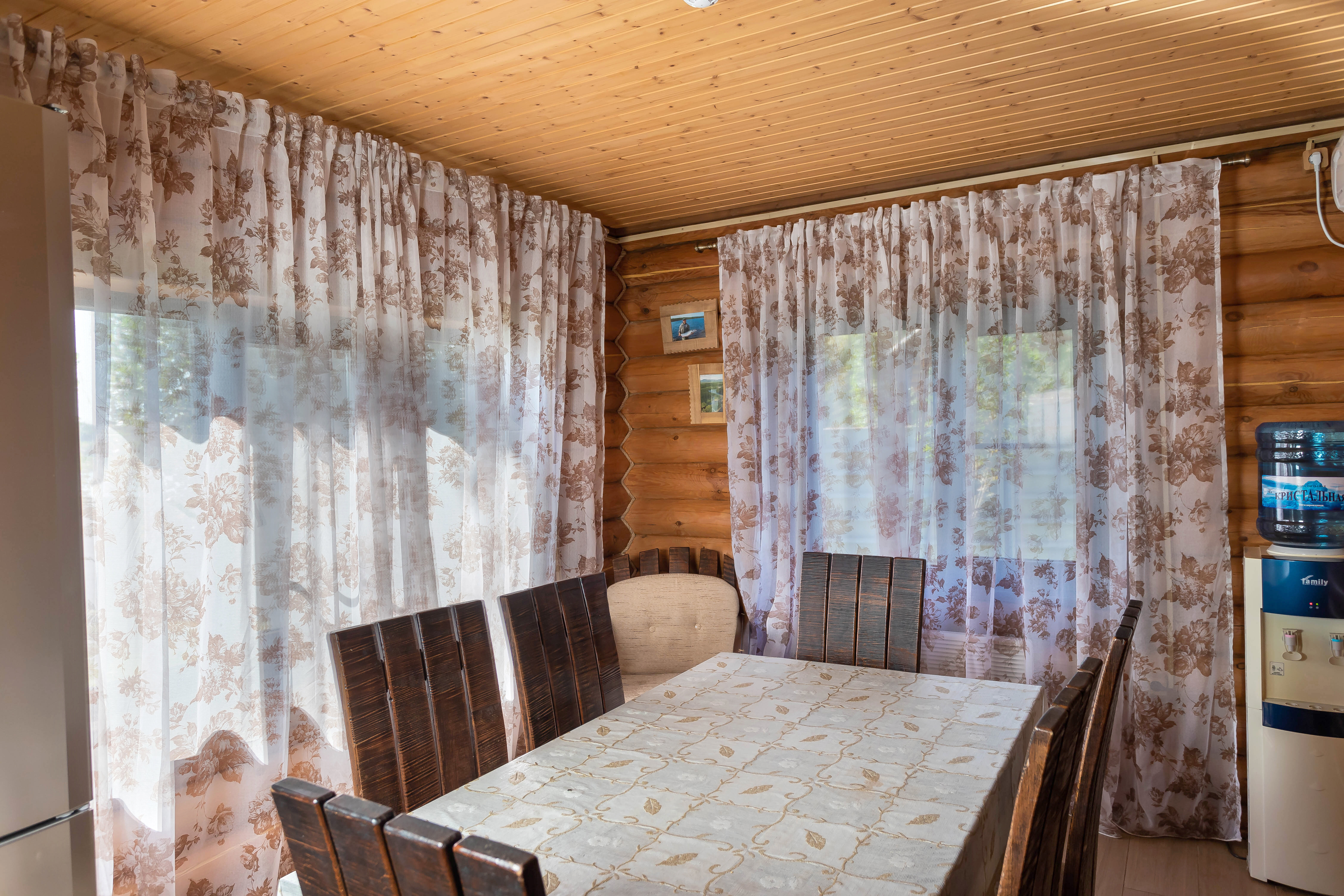 "Дом Рыбака №2" на берегу реки, с 3-мя спальнями, закрытой территорией и зоной барбекю