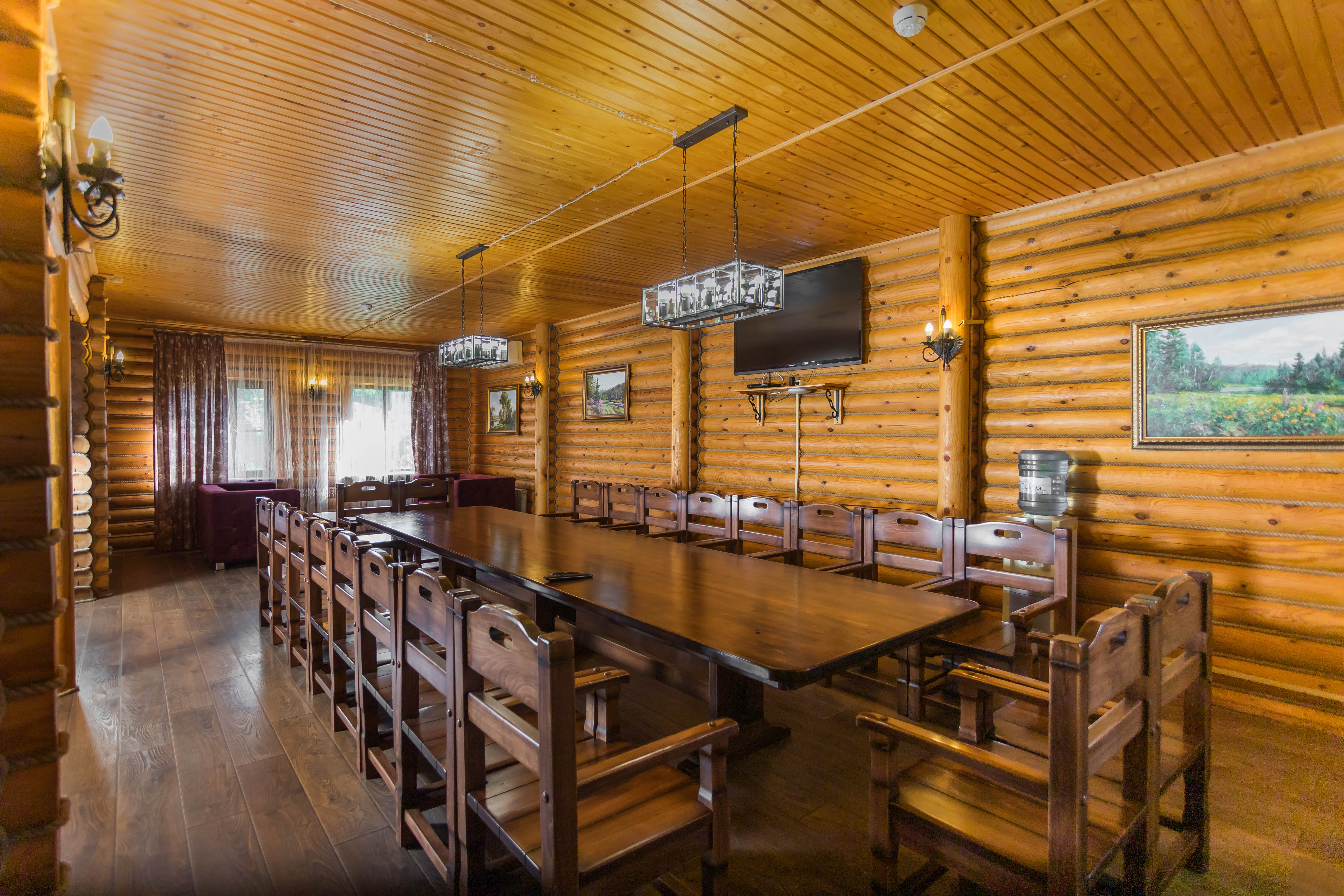 Двухэтажный "Дом Охотника" с 5-ю спальнями, беседкой и мангальной зоной