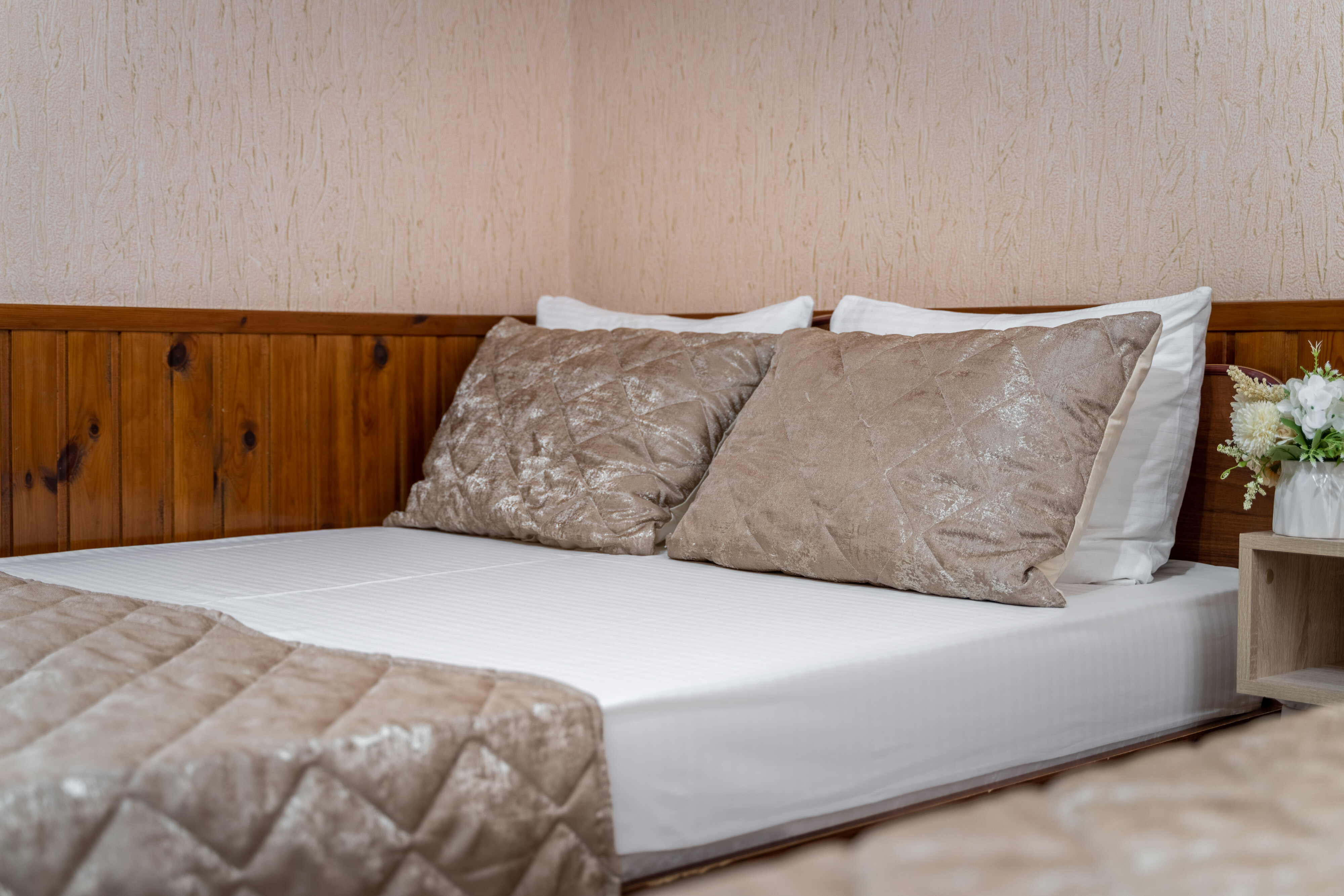 Трехместный номер с общей ванной комнатой