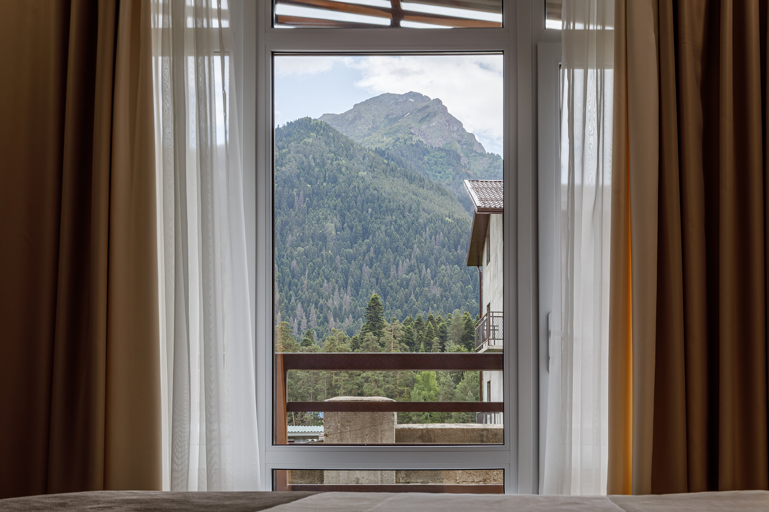 Трехместный номер "Комфорт" с видом на горы