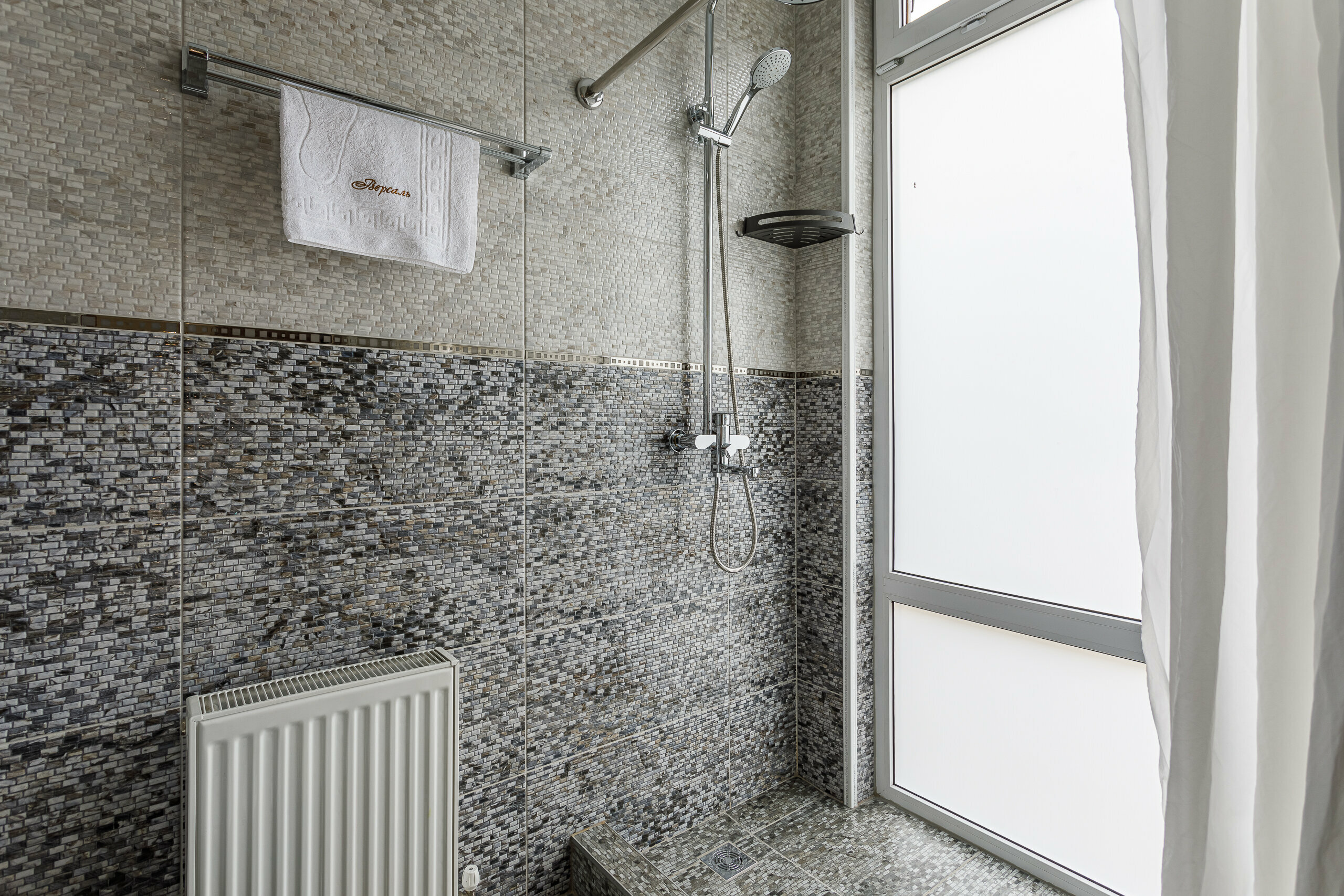 Трехместный номер "Комфорт" с видом на горы