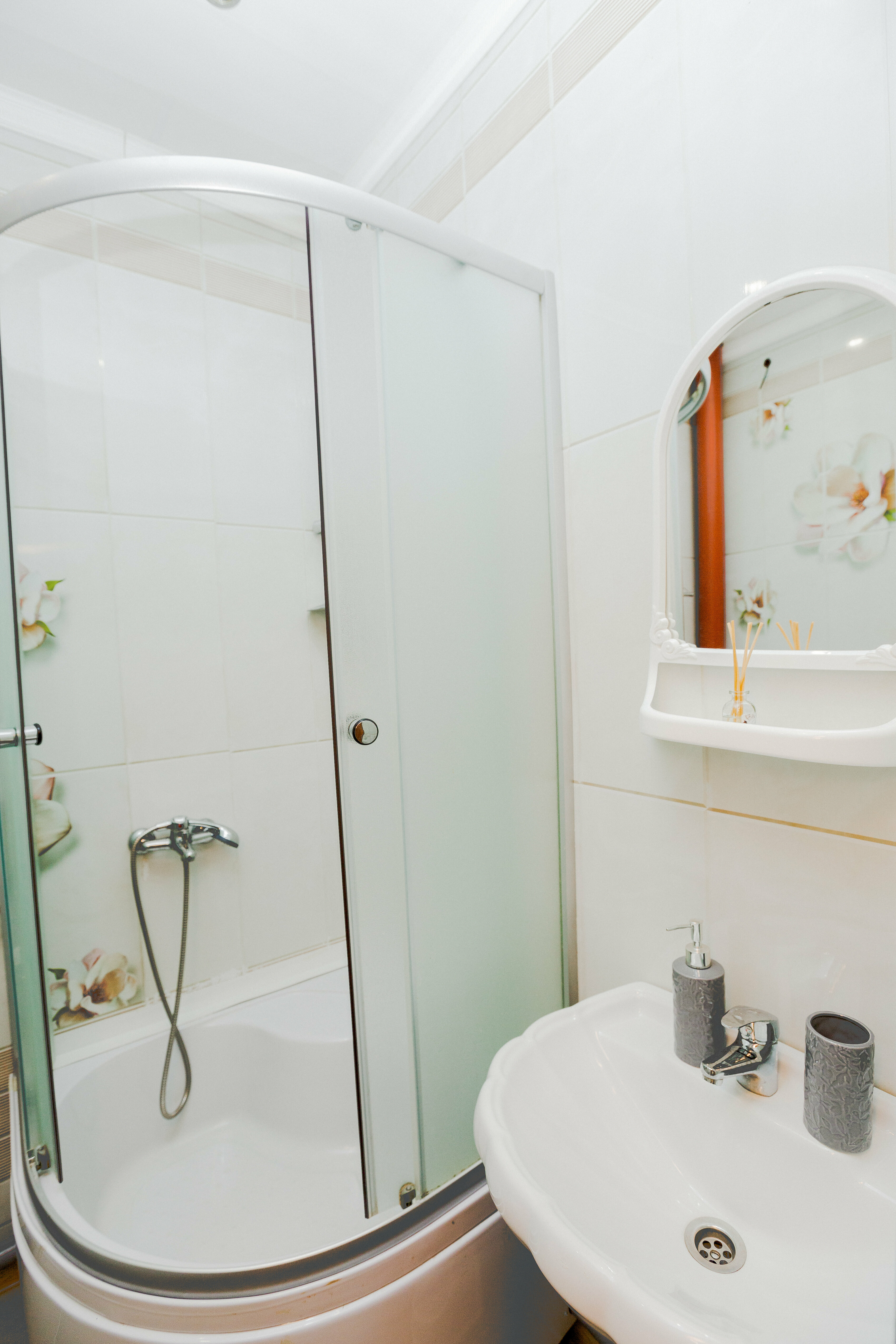 Двухспальная кровать "King-saiz", односпальная кровать, диван-кровать.