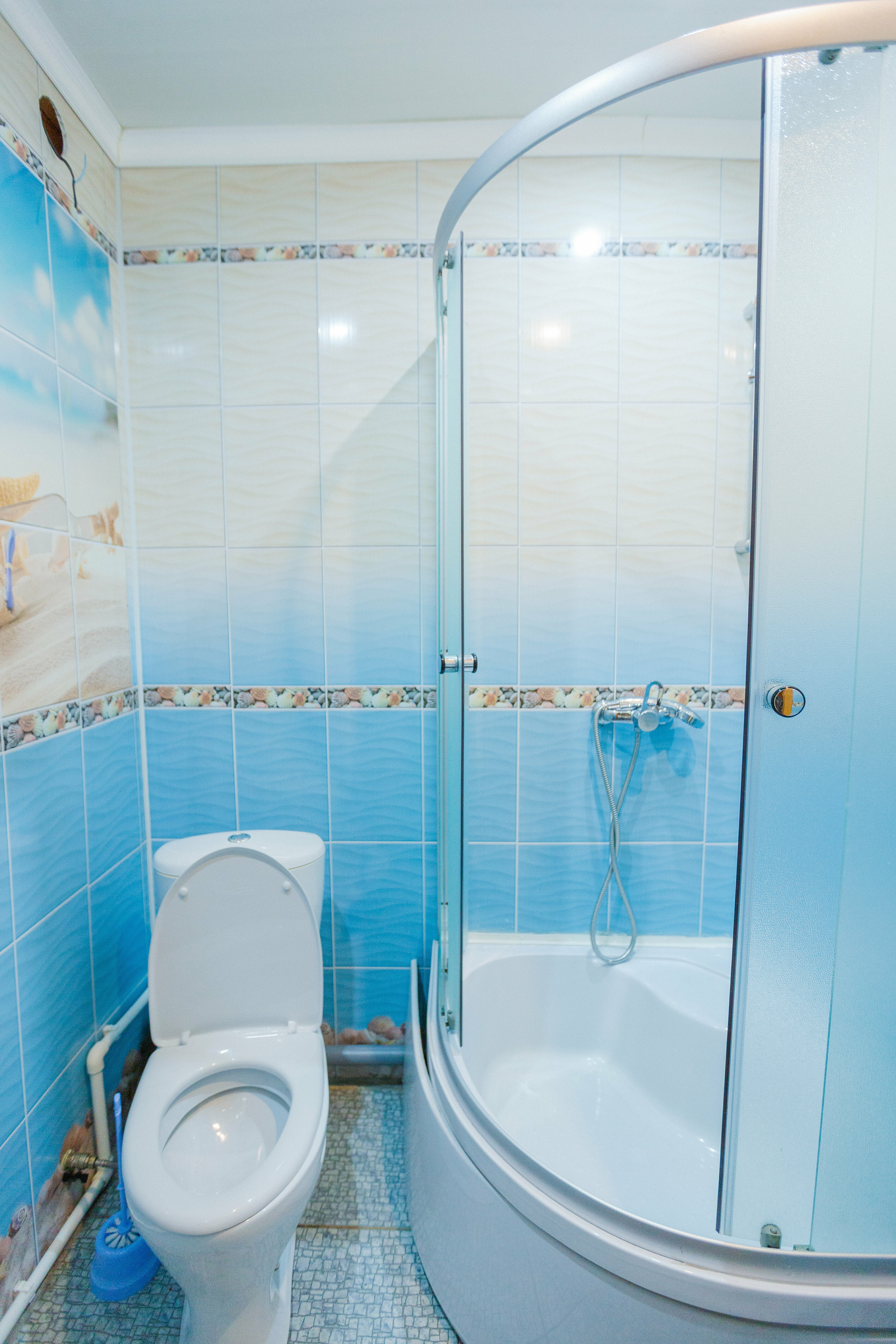 Двухспальная кровать "King-size",  две односпальные кровати, диван-кровать.