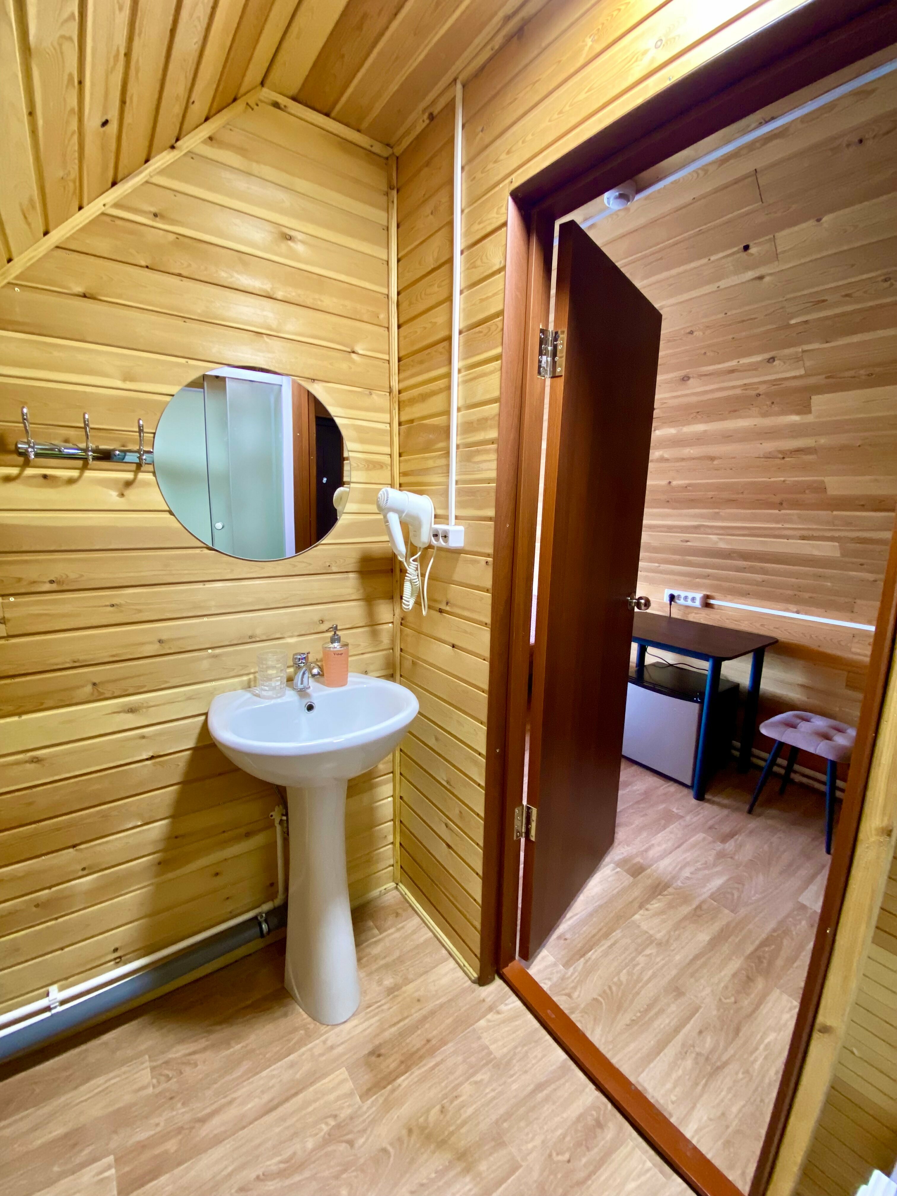 Двухместный номер с 1 кроватью или 2 отдельными кроватями и дополнительной кроватью