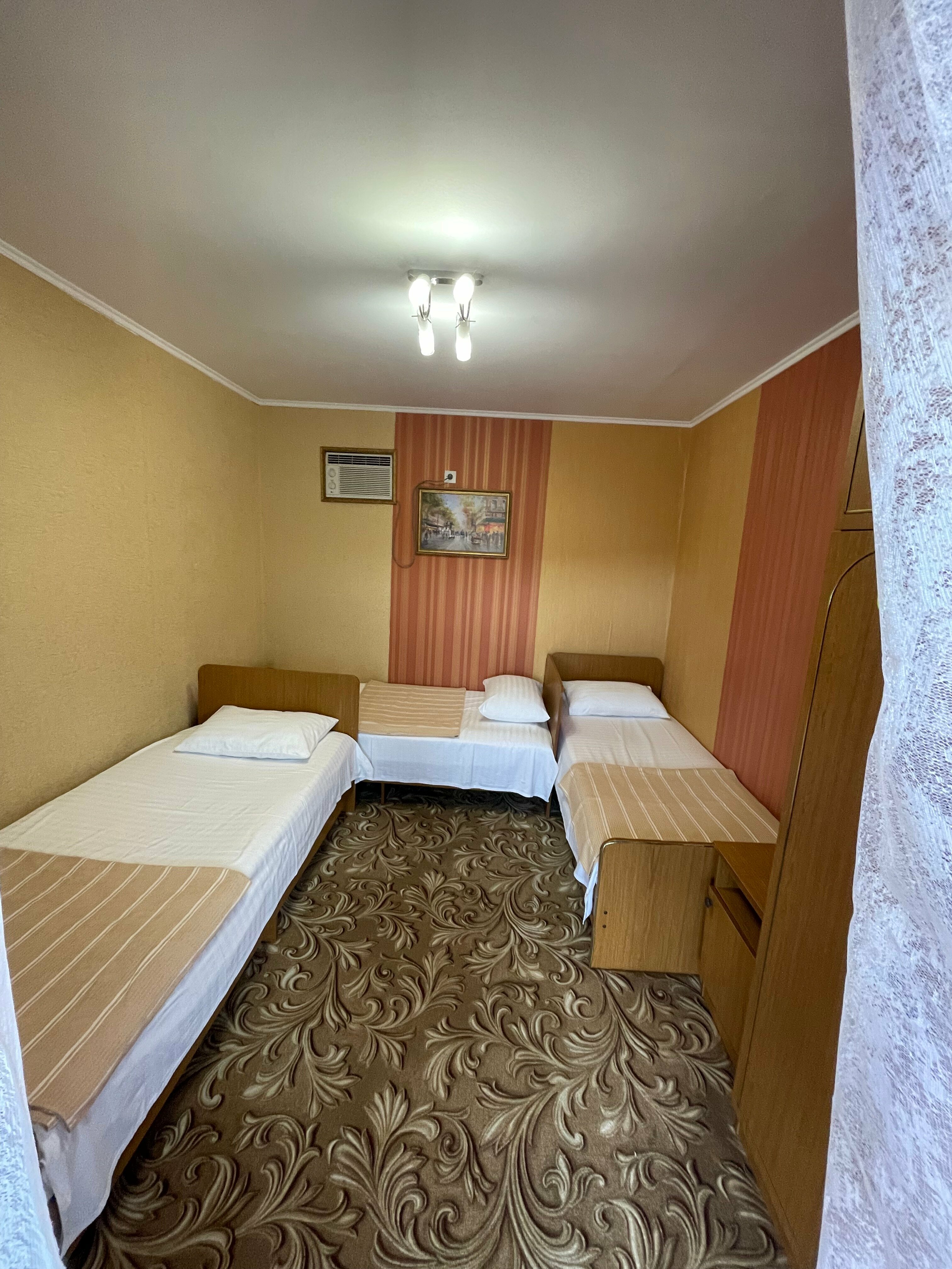 Трехместный номер с балконом