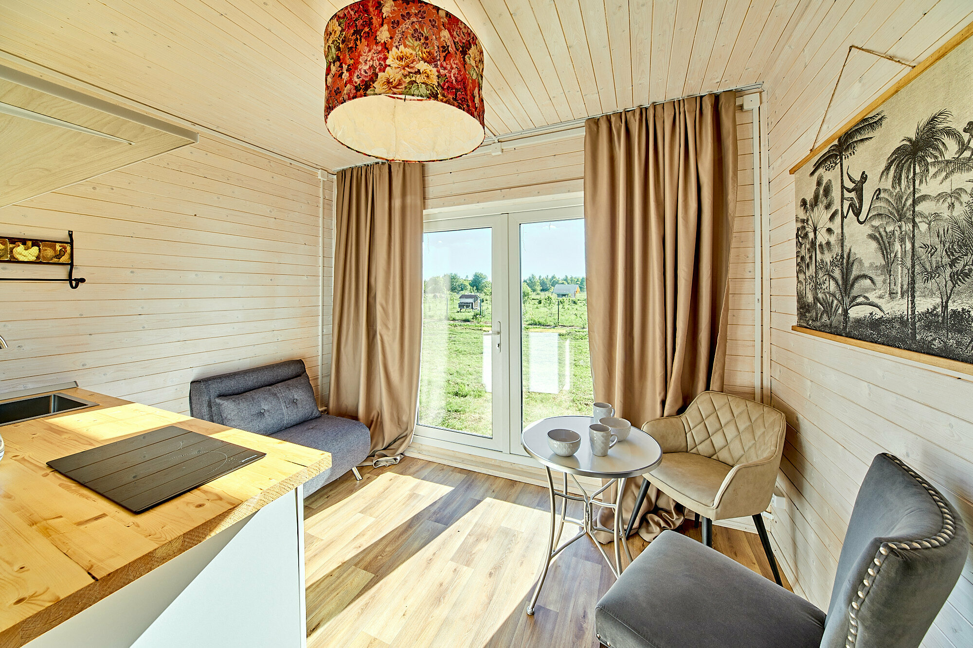 Апартаменты с 2 отдельными кроватями, панорамным окном, душем, туалетом и кухней