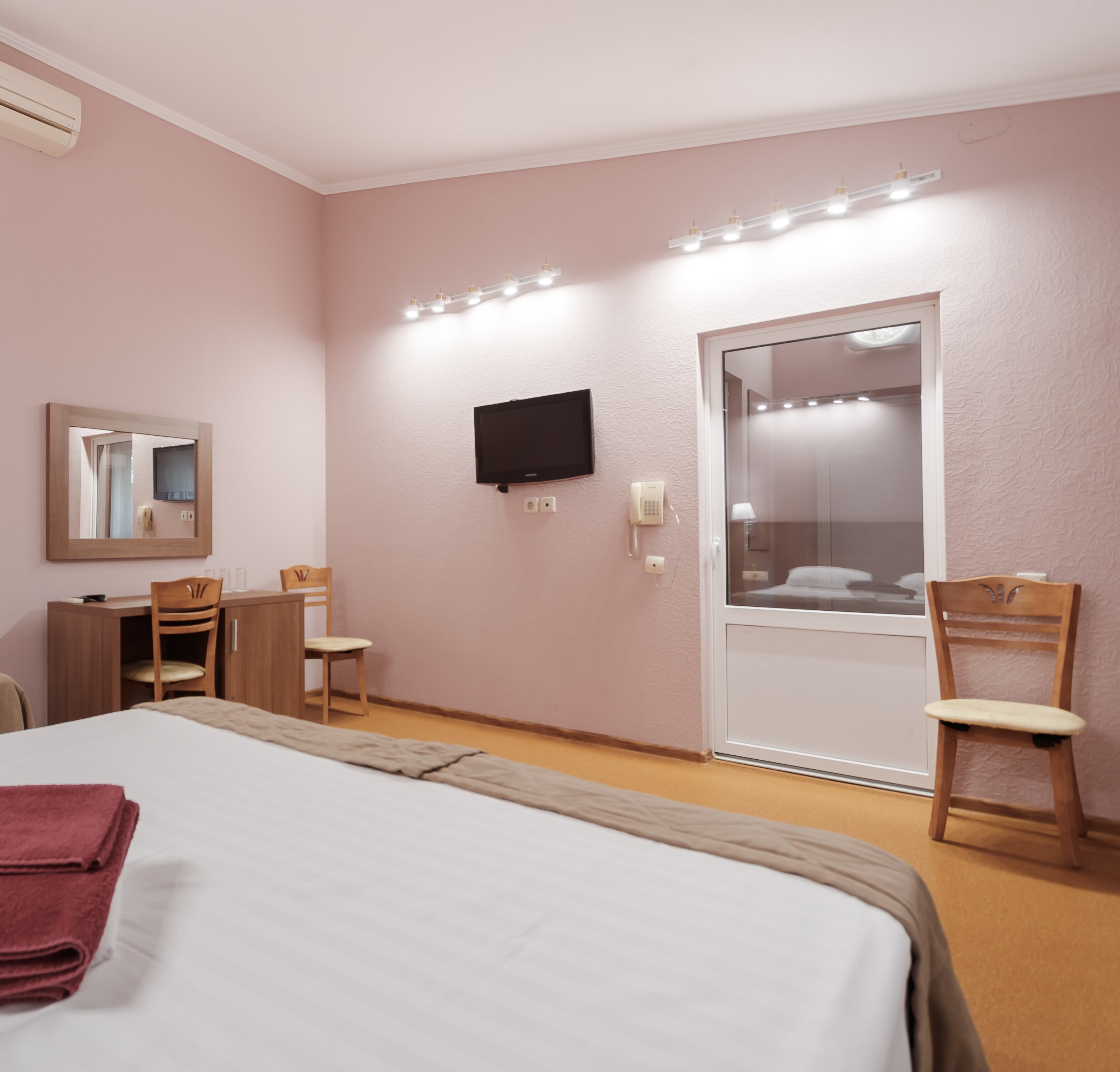 Большой двухместный номер с 1 кроватью