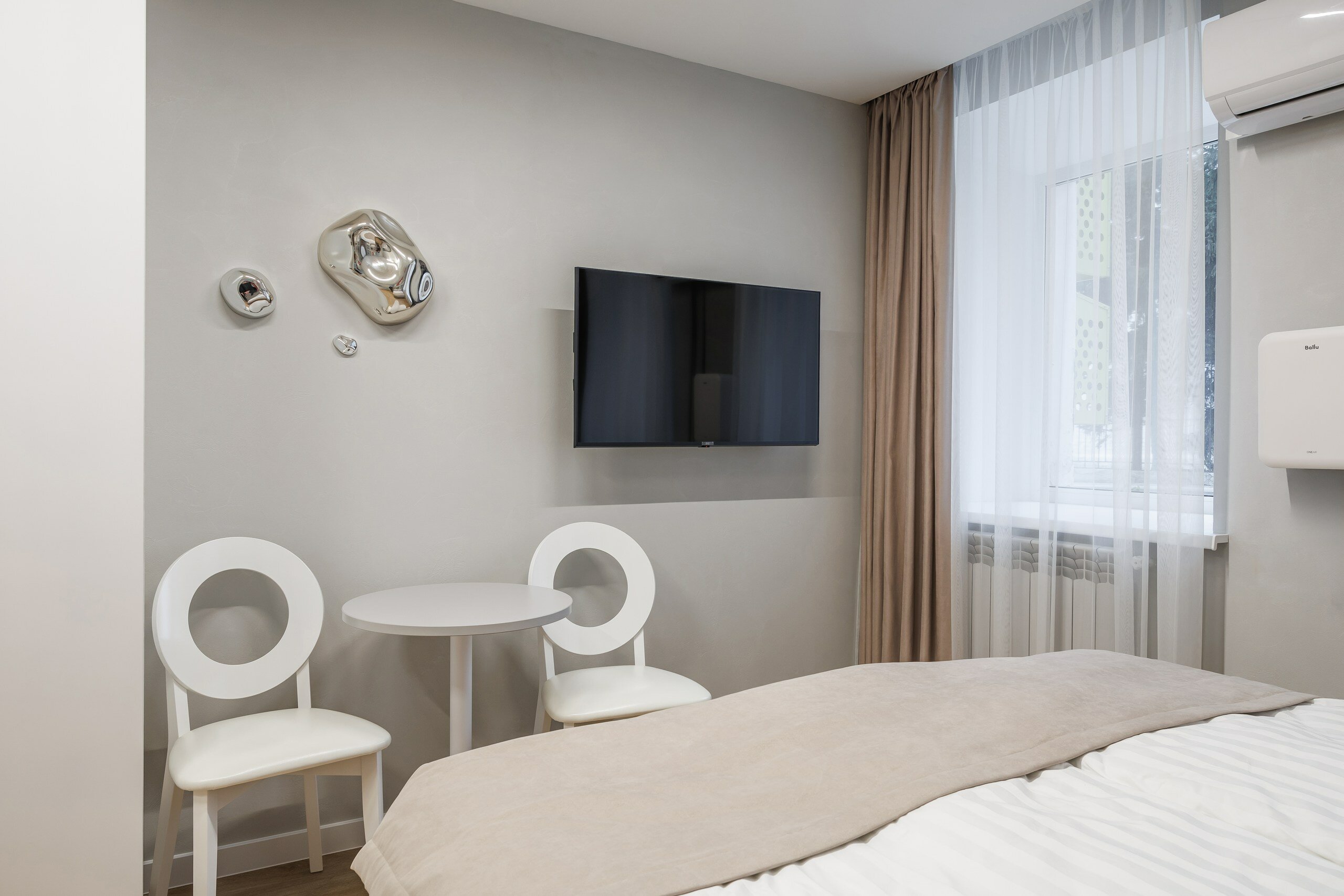 Двухместный номер  "Дали" с видом на Казанский собор