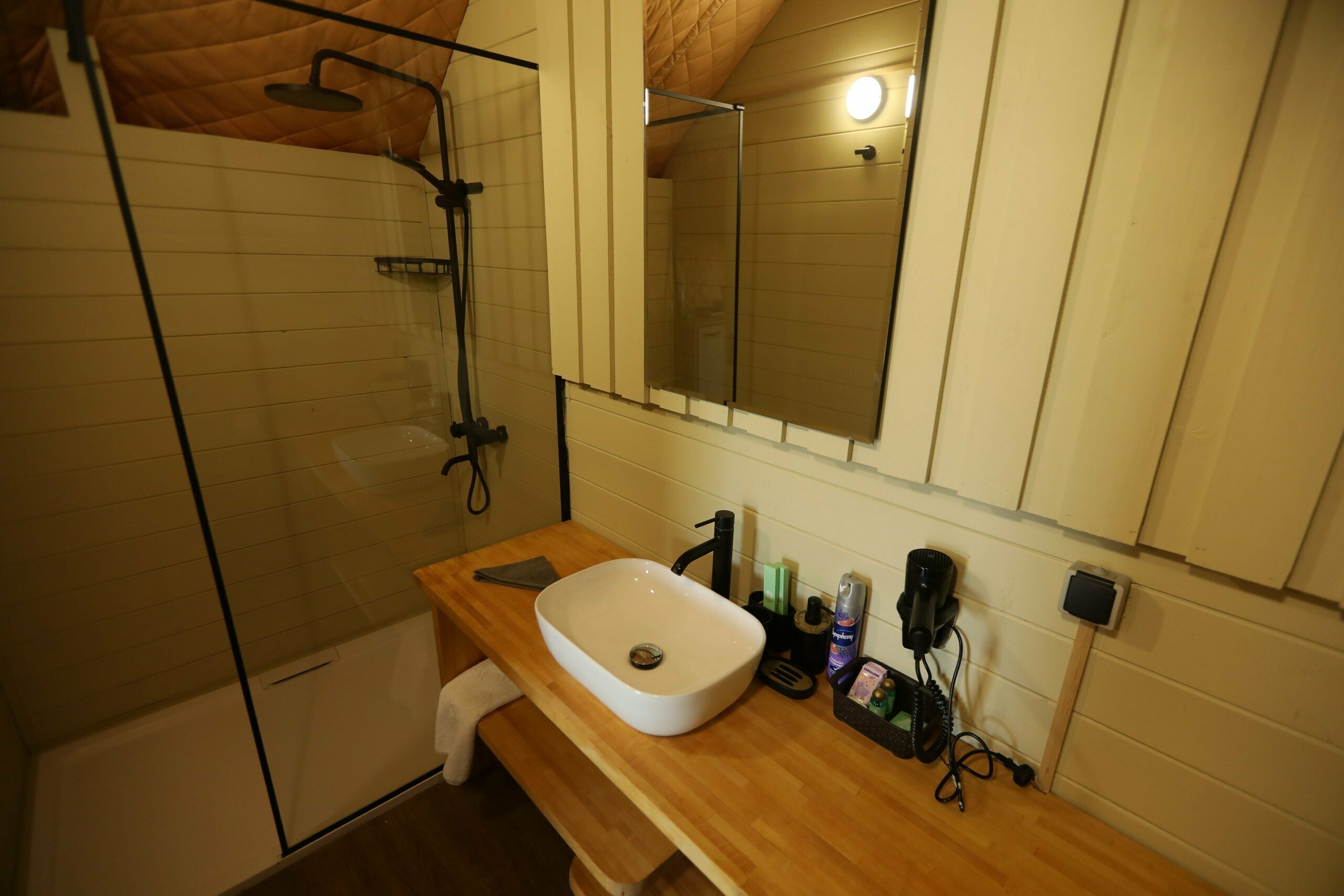 Двухместный номер с 1 кроватью или 2 отдельными кроватями и дополнительной кроватью