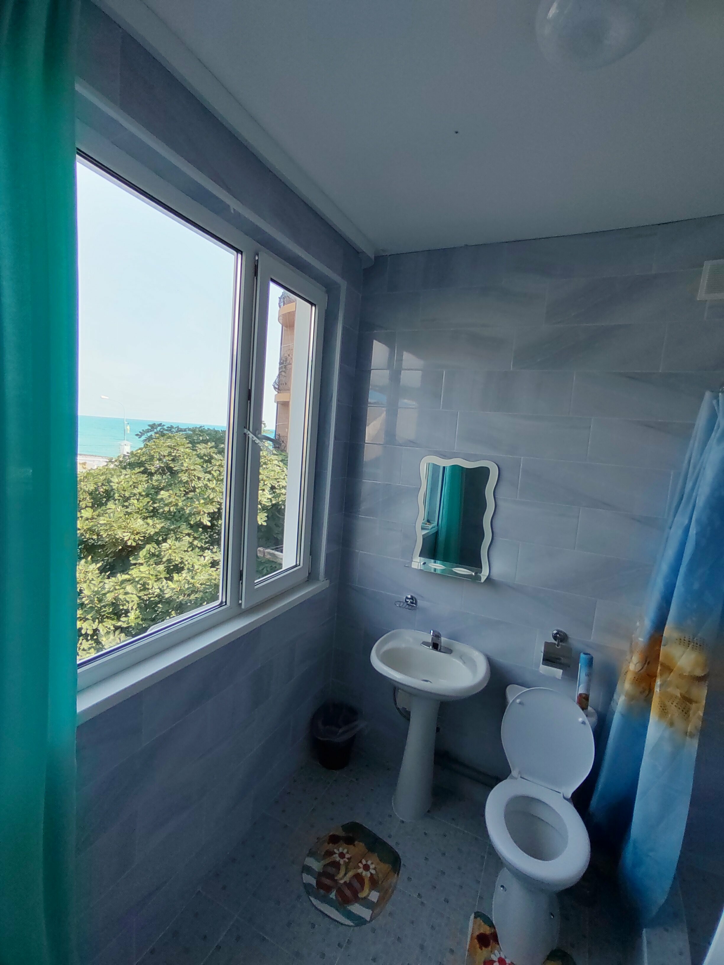 Трехместный номер с видом на море