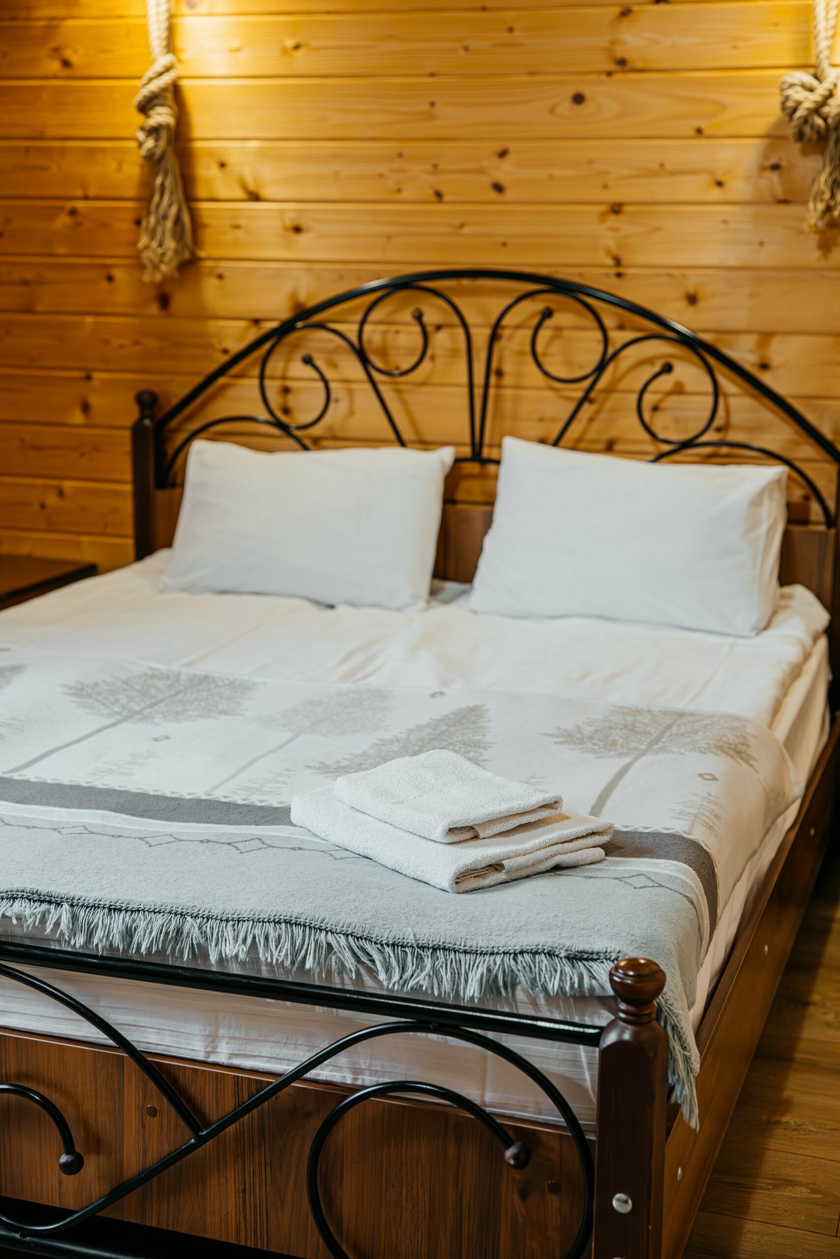 Двухместный номер с двуспальной кроватью и дополнительной кроватью