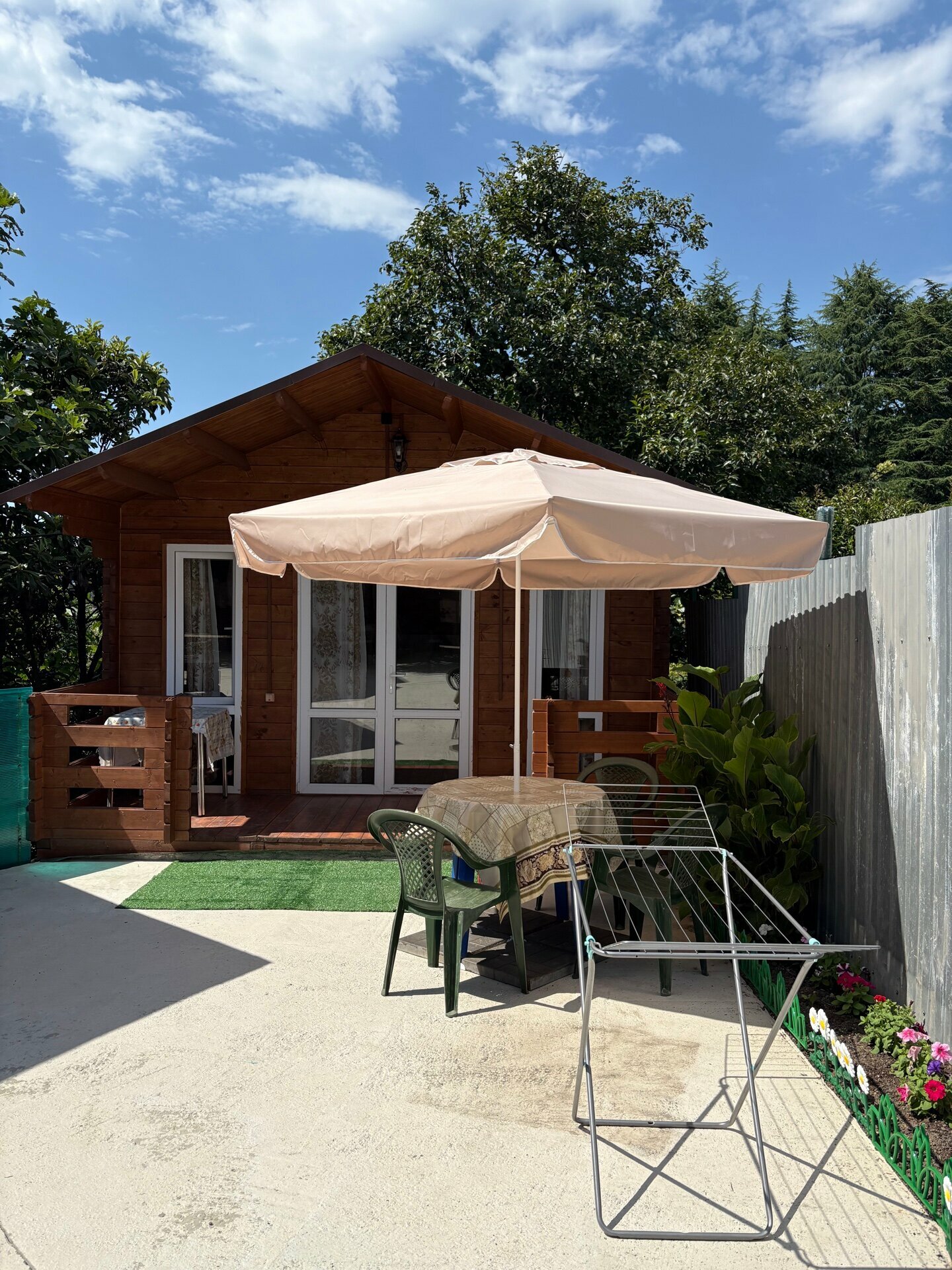 Дом с балконом