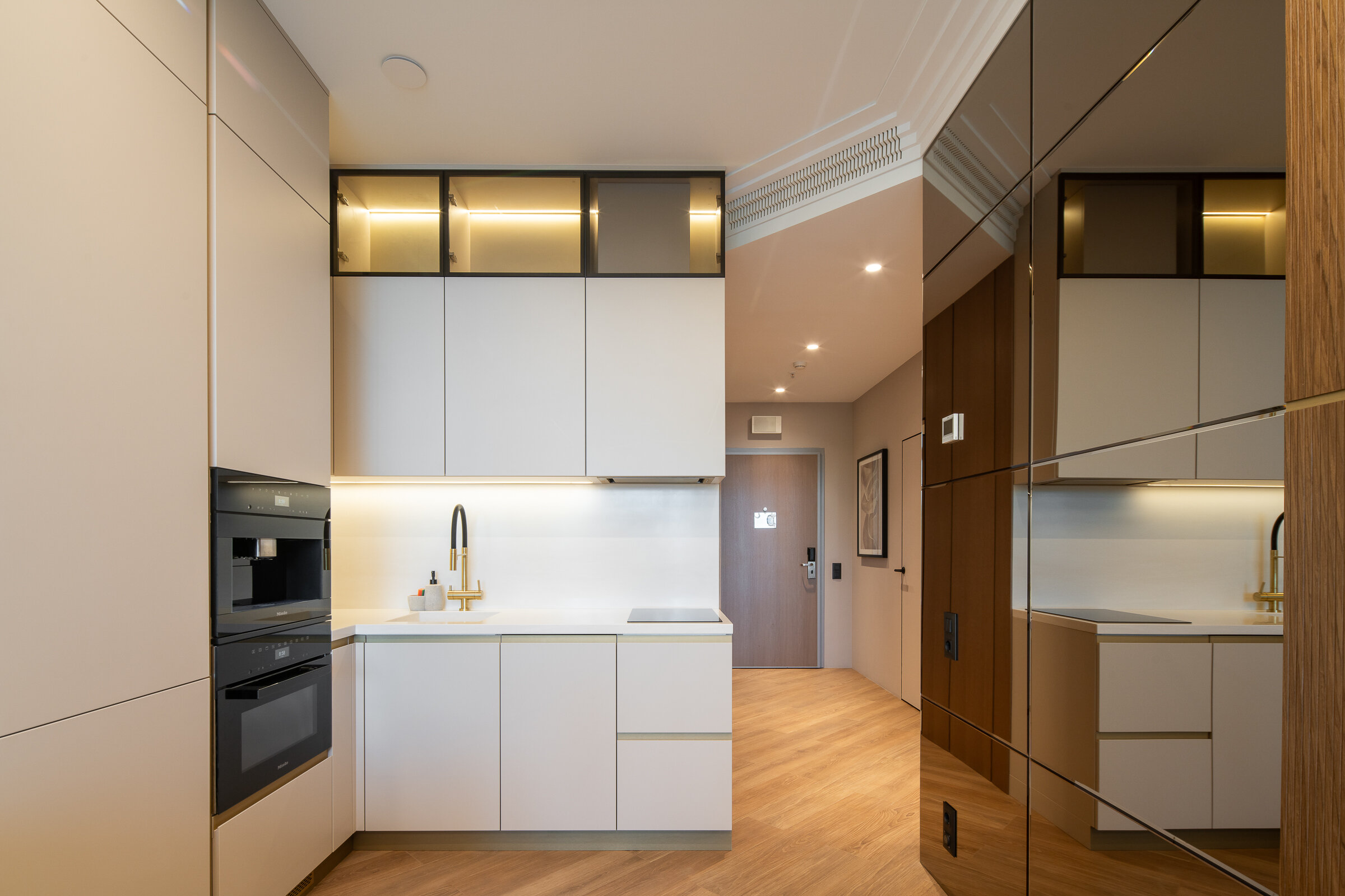 Двухкомнатный LUX с видом на море (2 этаж)