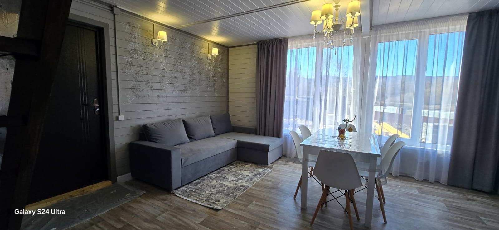 Семейный номер с видом на горы