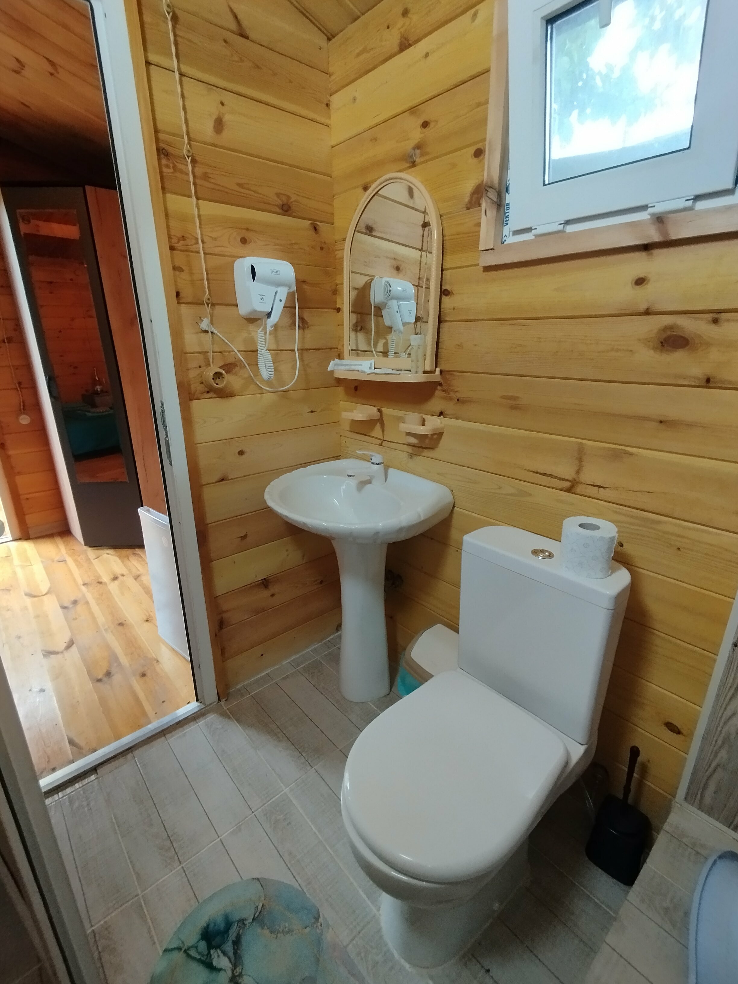 Коттедж с балконом