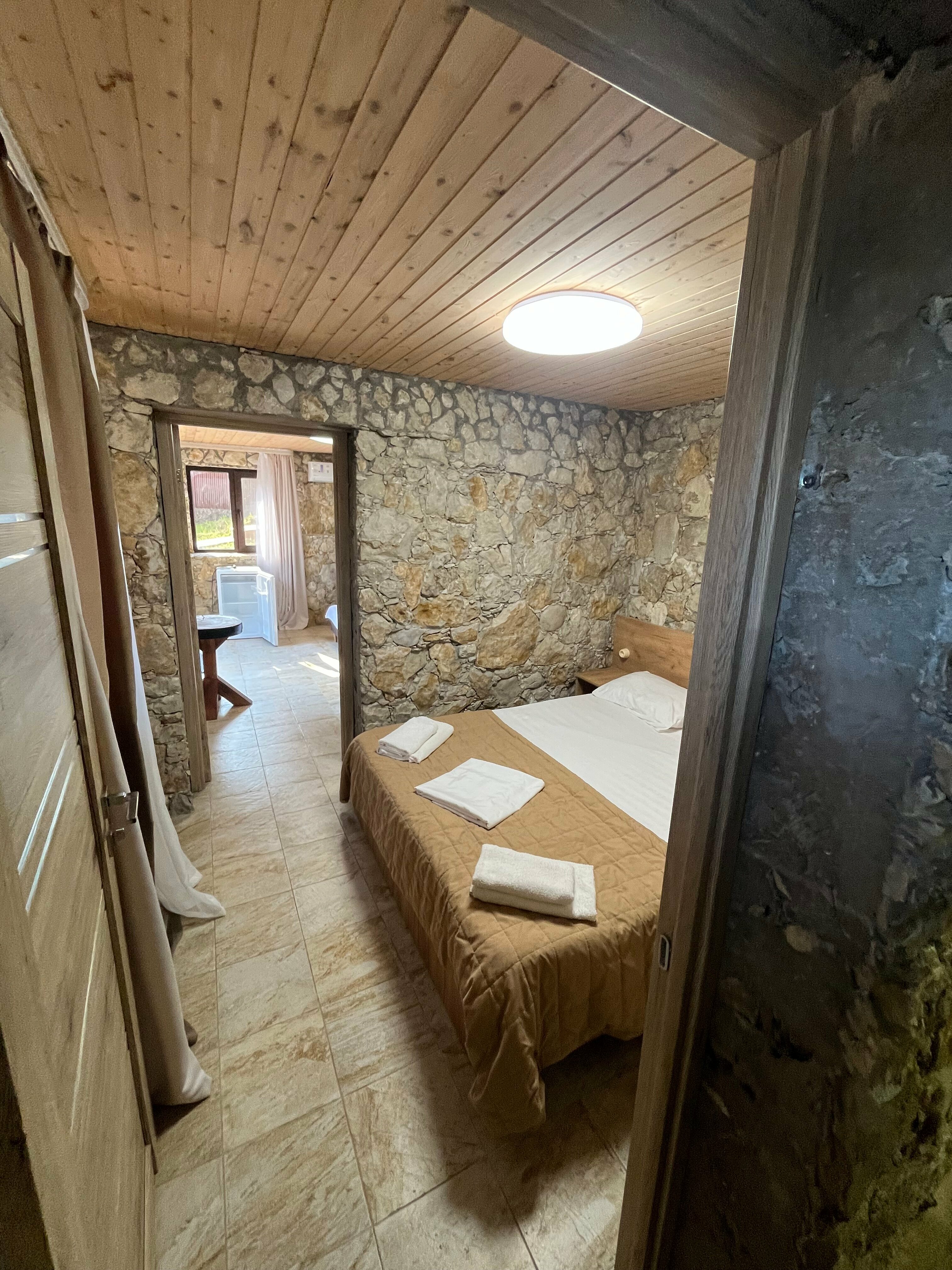 Четырехместный номер с ванной комнатой