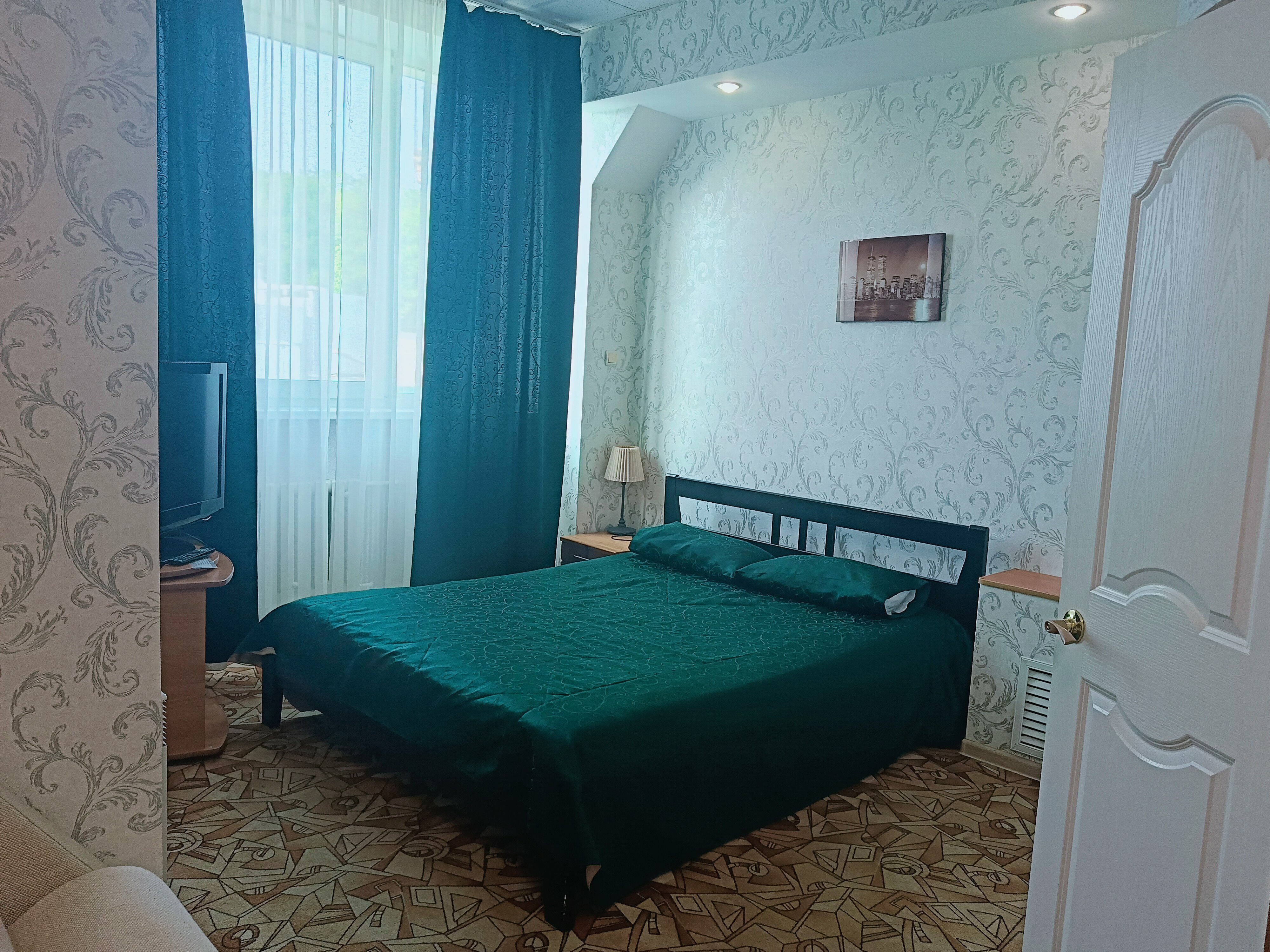 Номер с кроватью размера «king-size»