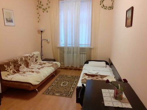 Стандартный 3-местный с 1 односпальной кроватью и раскладным диваном (общая ванная комната)